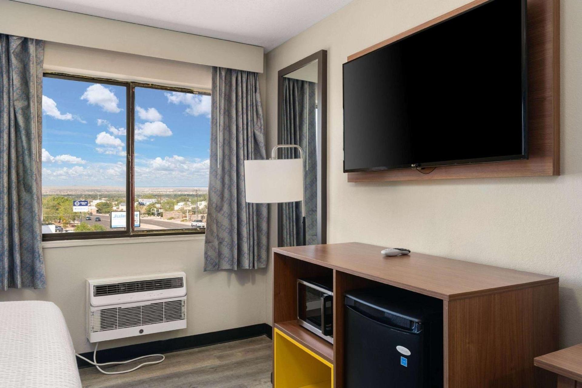 Days-Inn by Wyndham Albuquerque I-25 photo 28