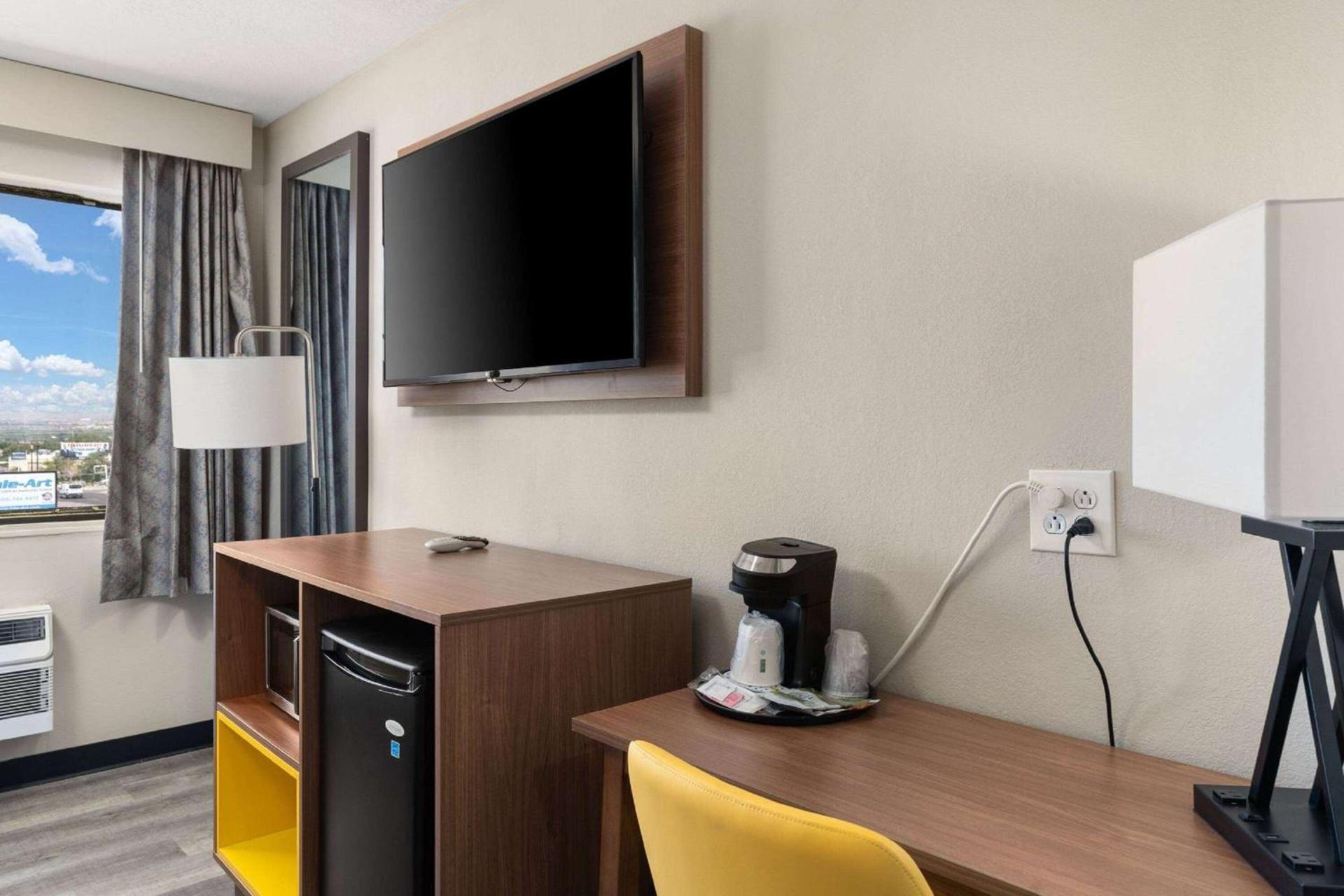 Days-Inn by Wyndham Albuquerque I-25 photo 22