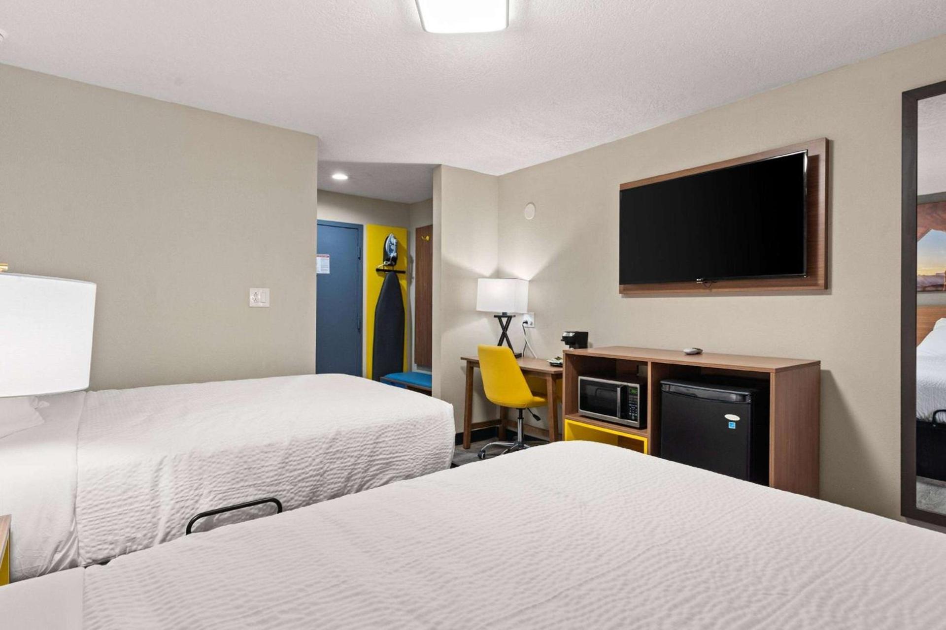 Days-Inn by Wyndham Albuquerque I-25 photo 36
