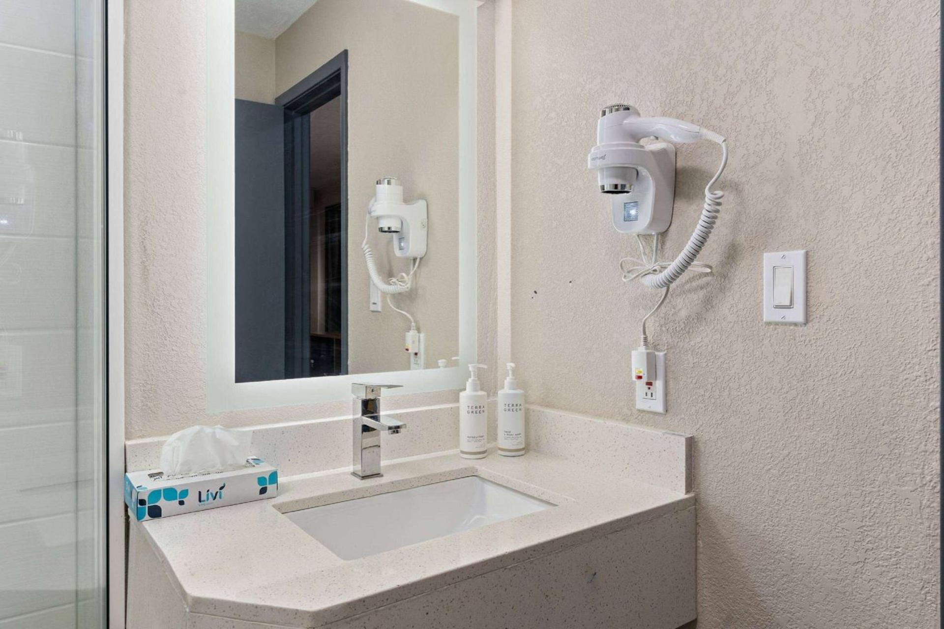 Days-Inn by Wyndham Albuquerque I-25 photo 45