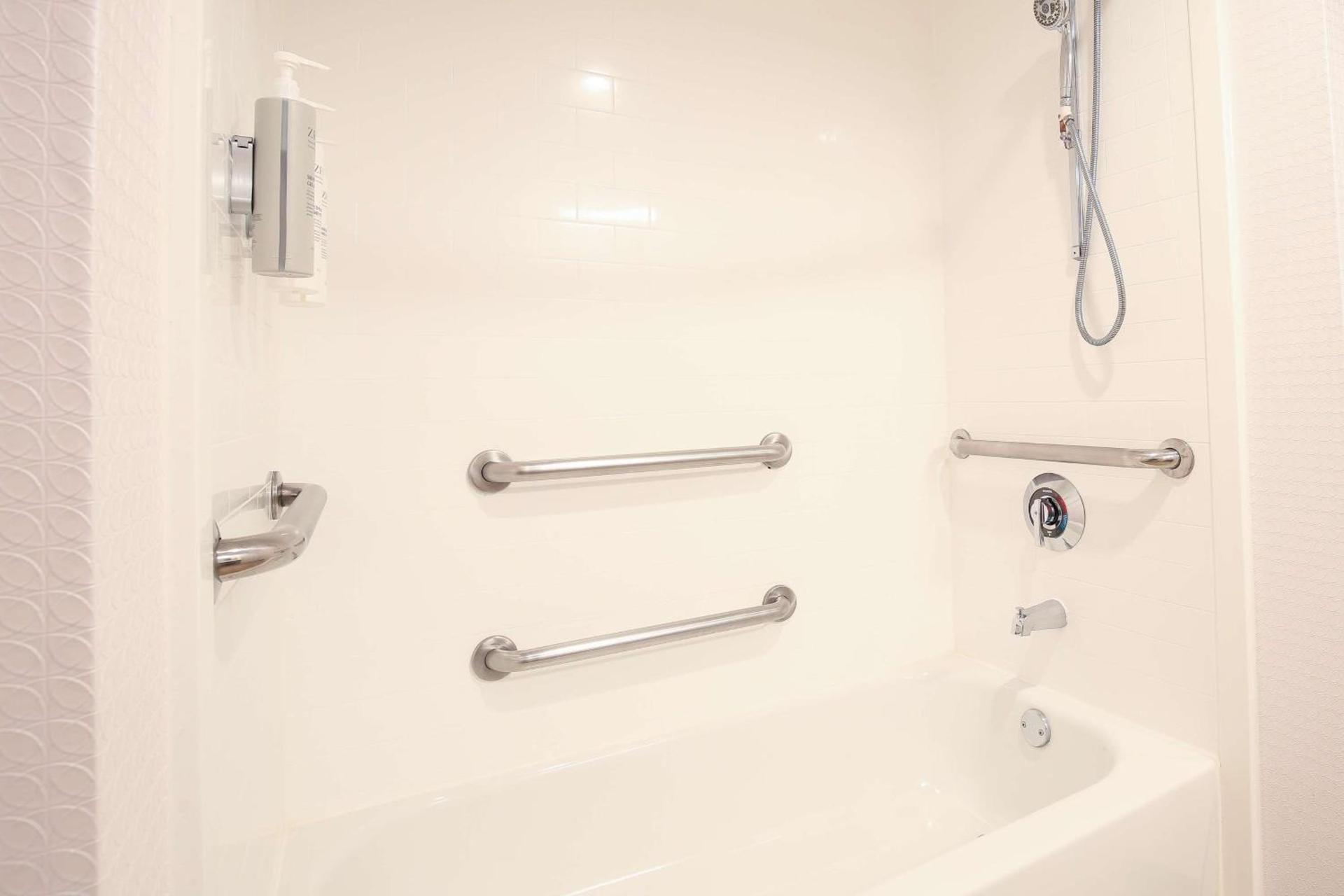 Hampton Inn Bordentown photo 14