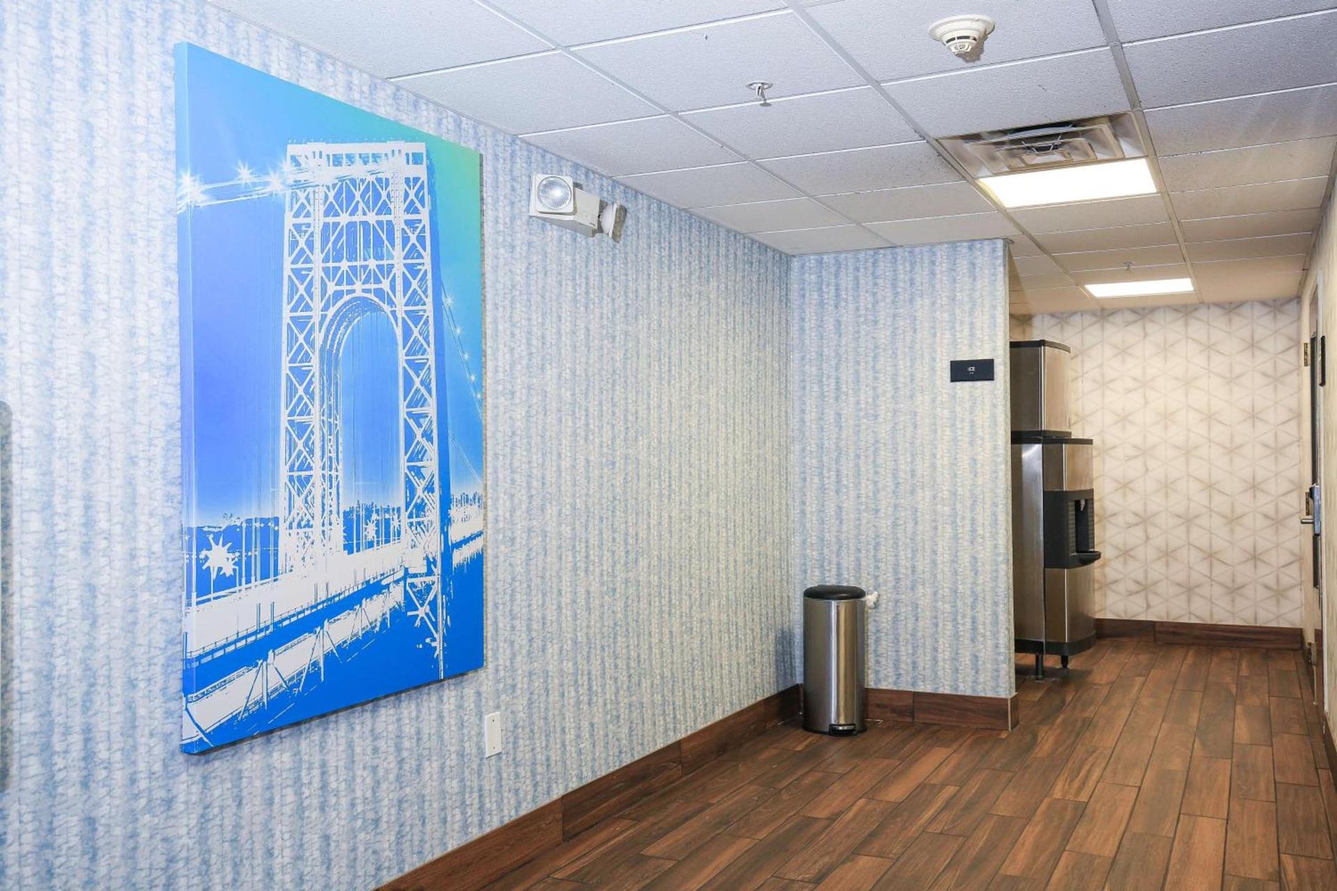 Hampton Inn Bordentown photo 18