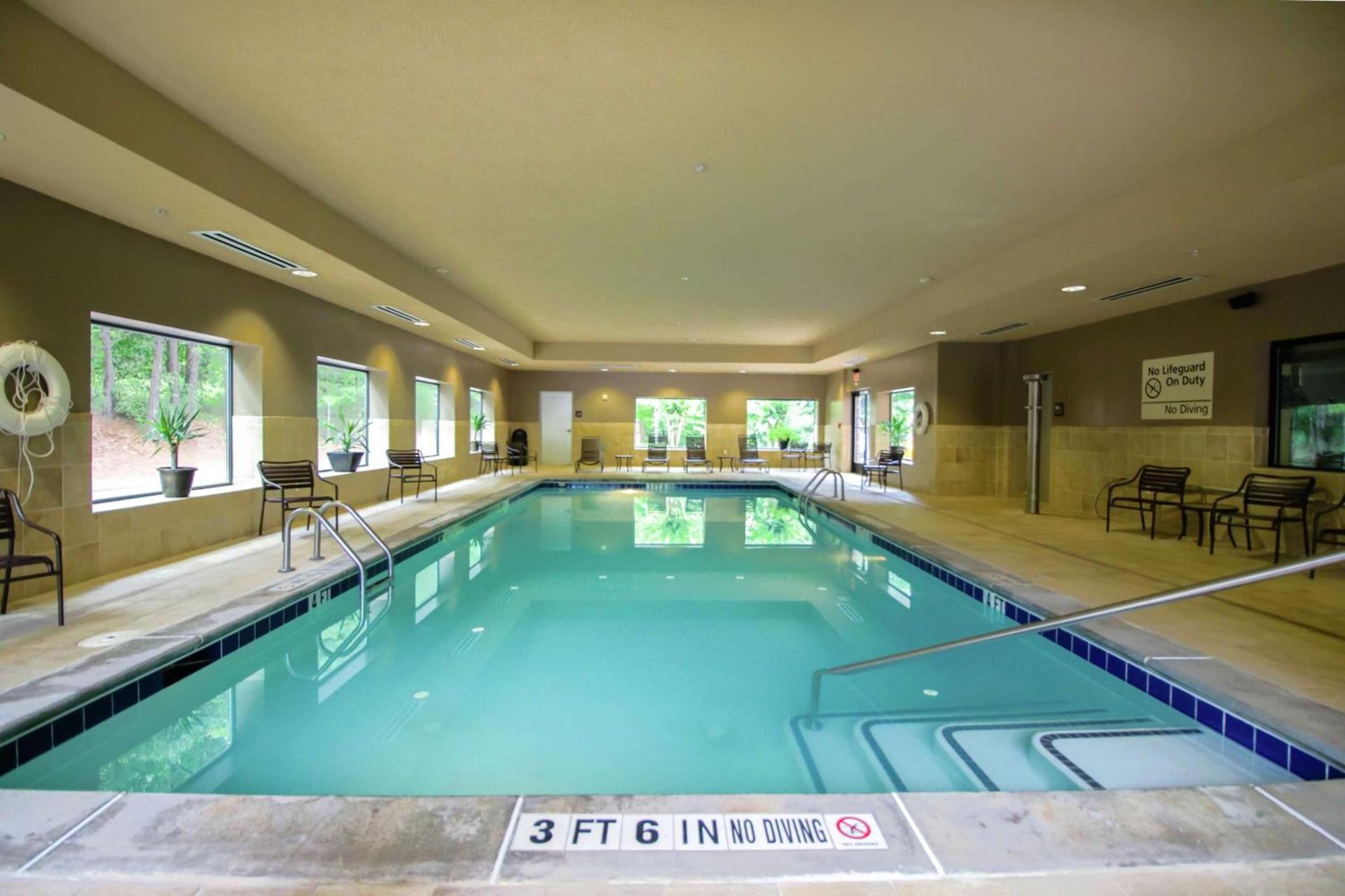 Hampton Inn & Suites Flowery Branch photo 4