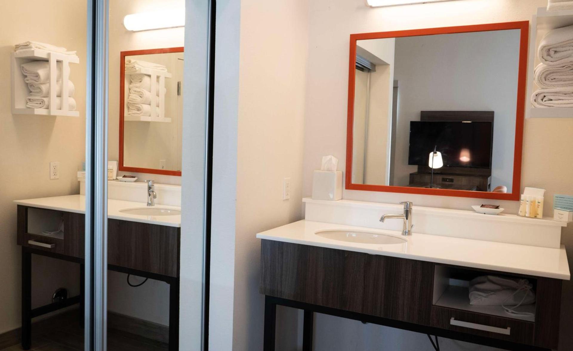 Hampton Inn & Suites Seal Beach photo 23