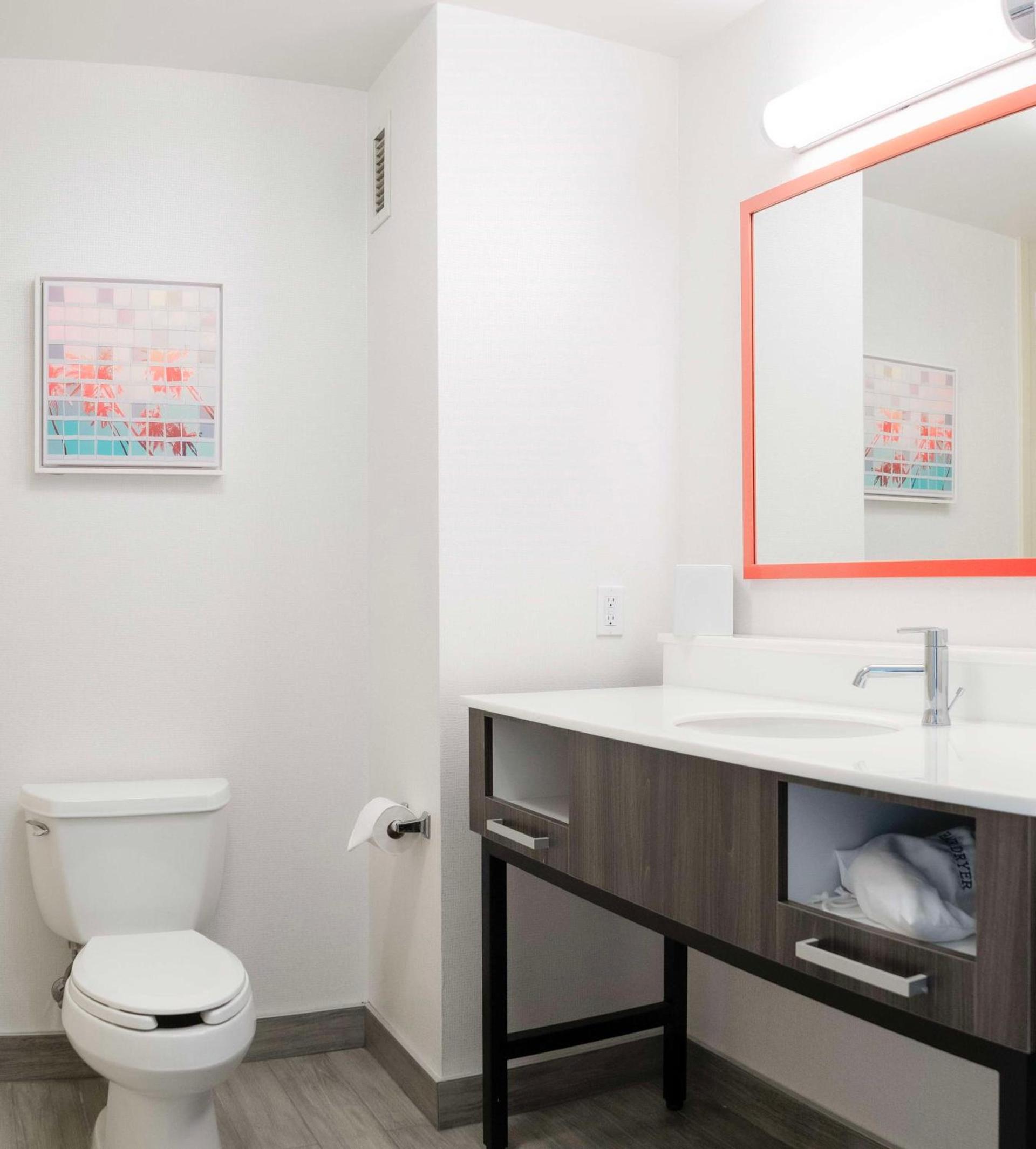 Hampton Inn & Suites Seal Beach photo 25