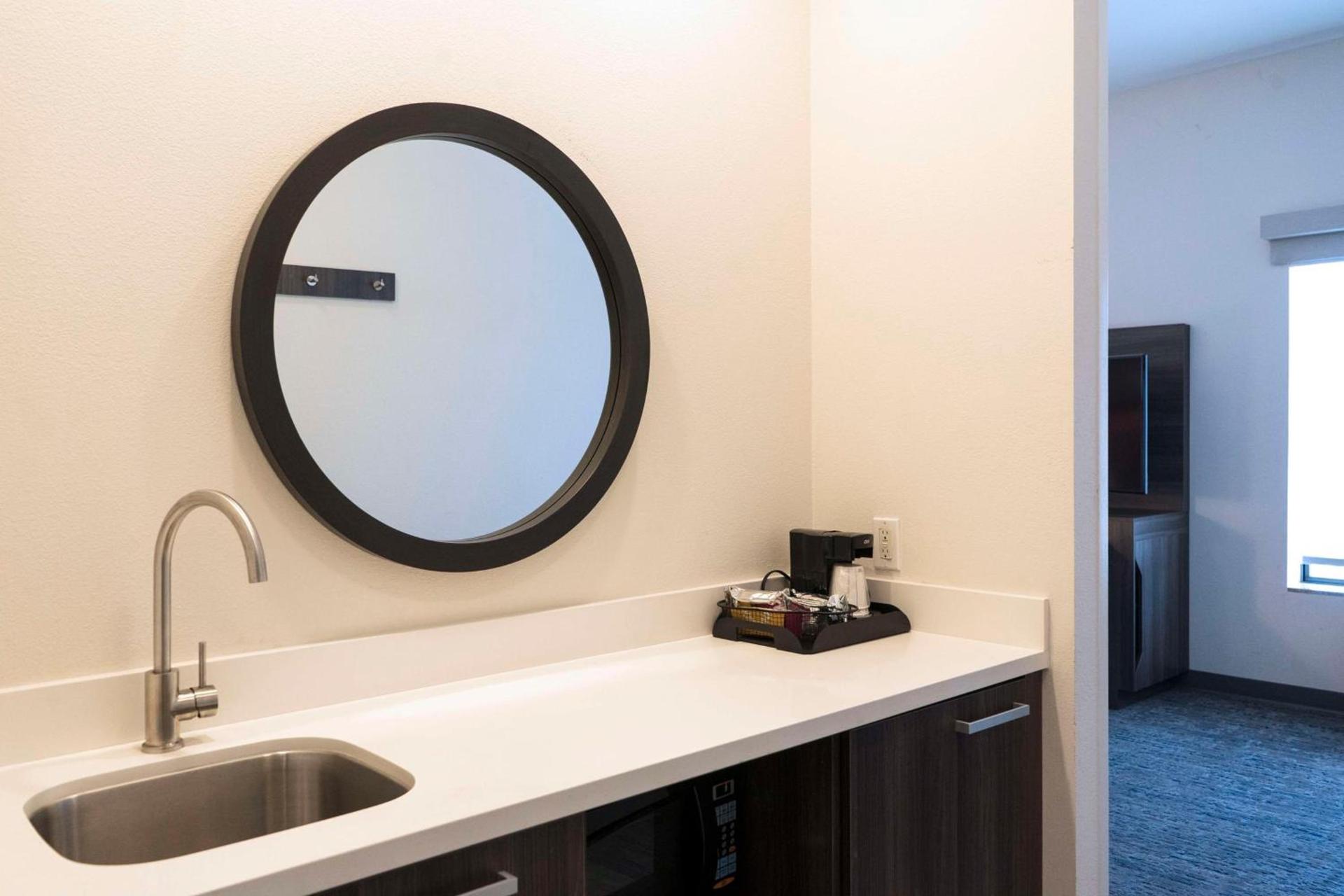 Hampton Inn & Suites Seal Beach photo 28