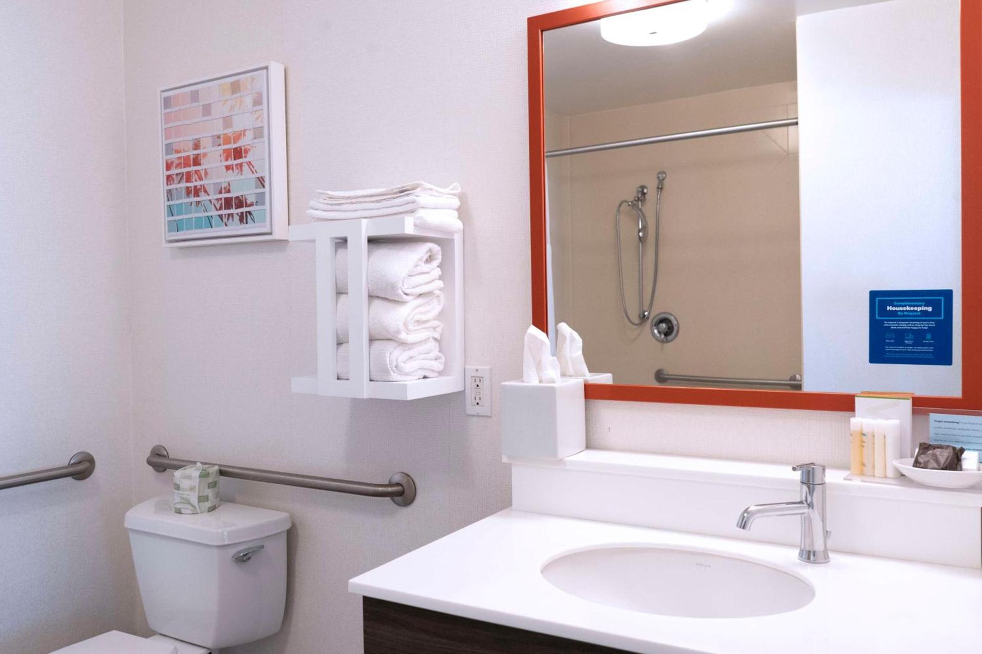 Hampton Inn & Suites Seal Beach photo 34