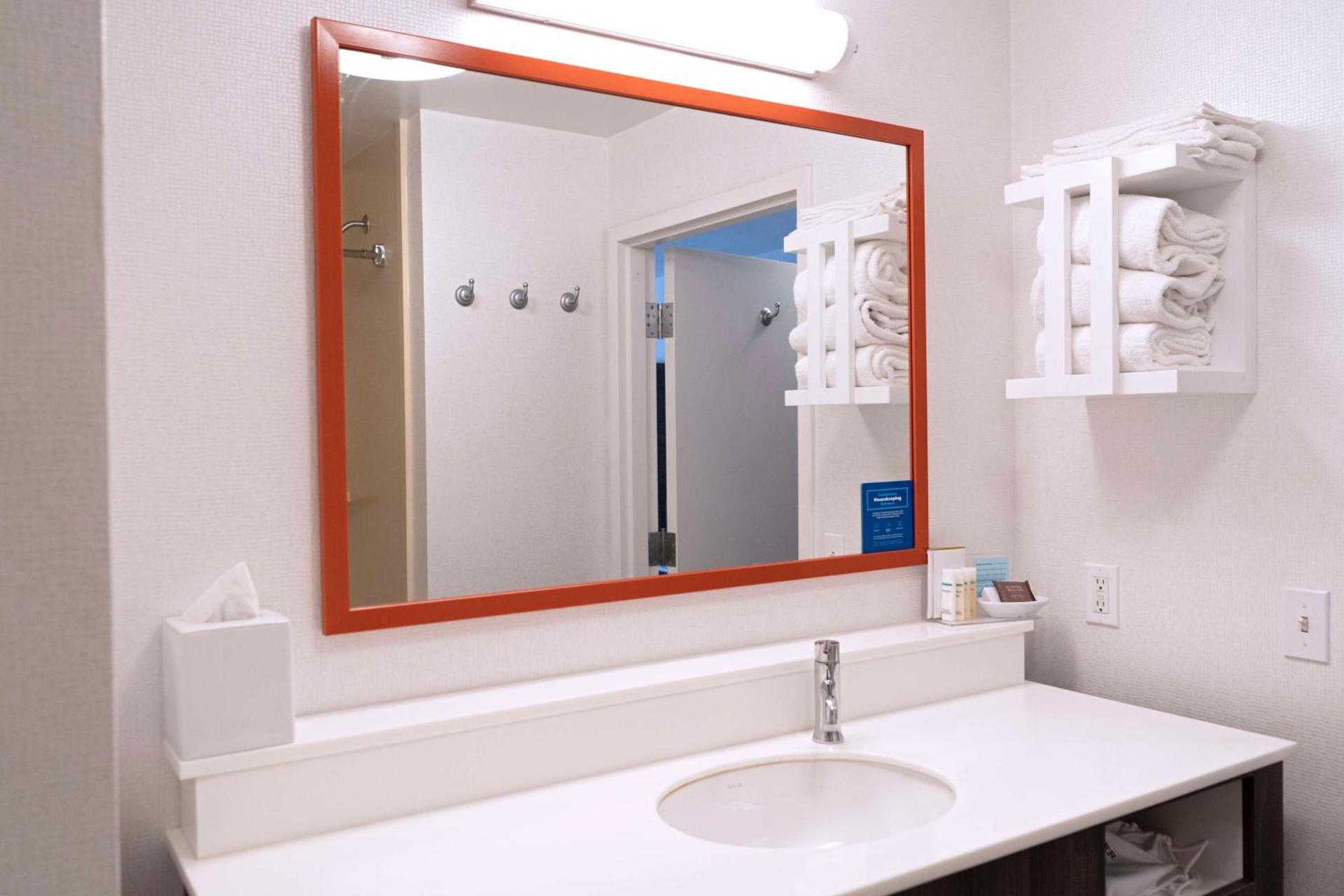 Hampton Inn & Suites Seal Beach photo 35