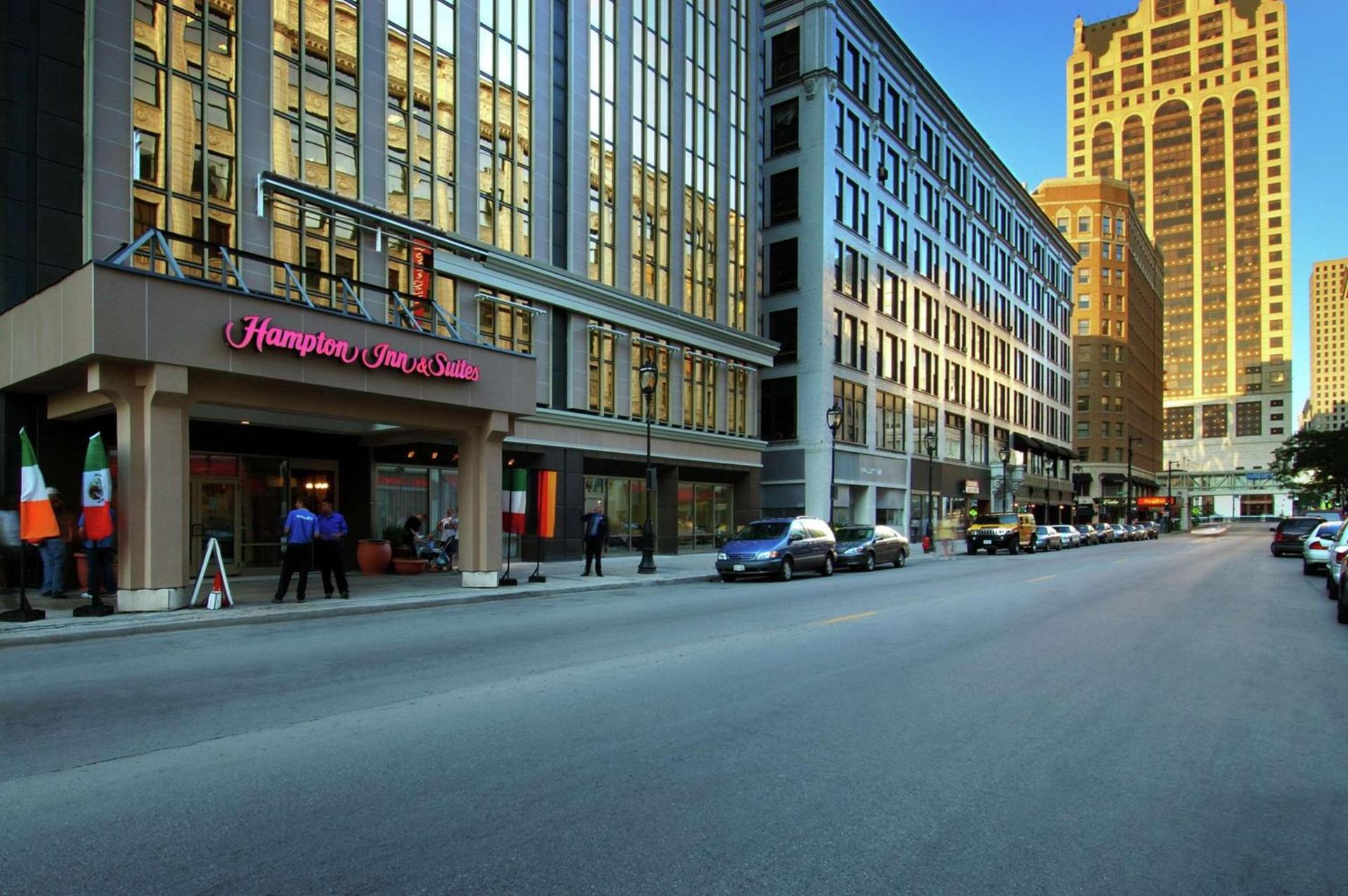 Hampton Inn & Suites Milwaukee Downtown photo 2