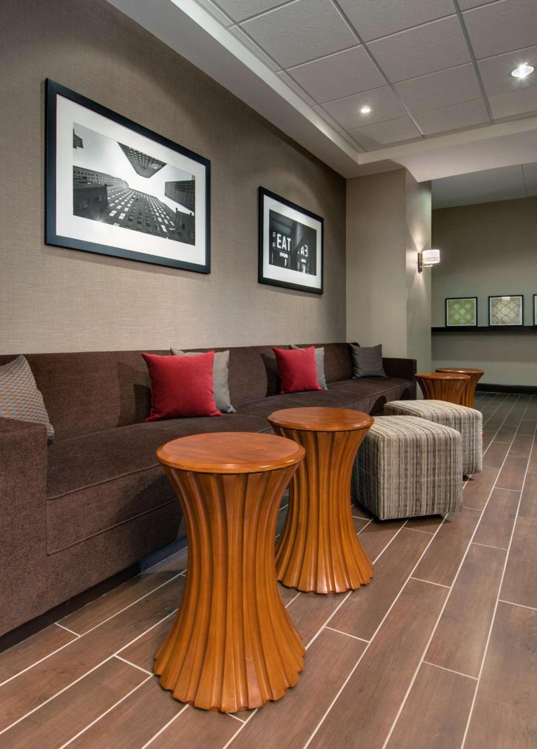 Hampton Inn & Suites Milwaukee Downtown photo 3