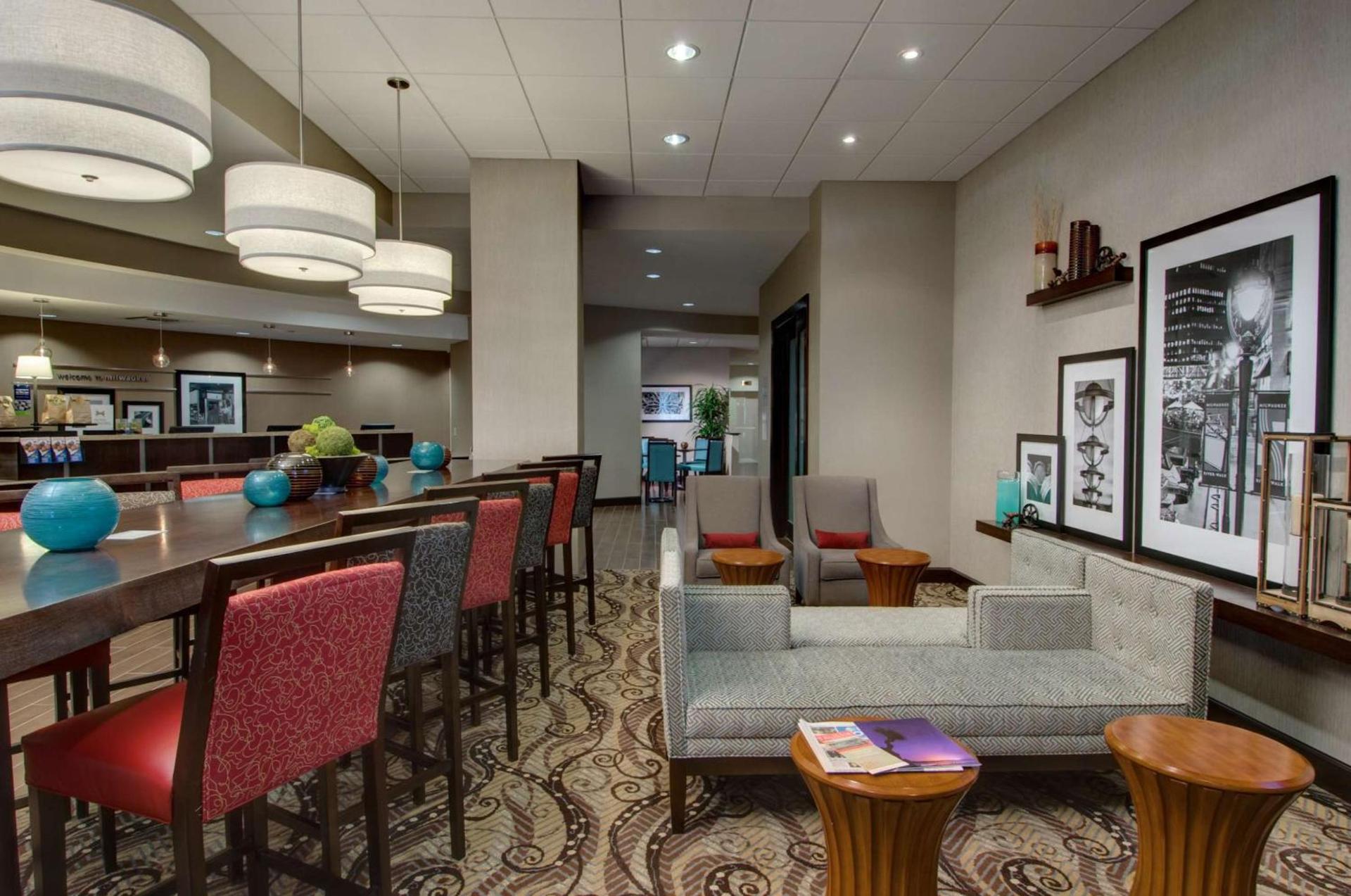 Hampton Inn & Suites Milwaukee Downtown photo 4