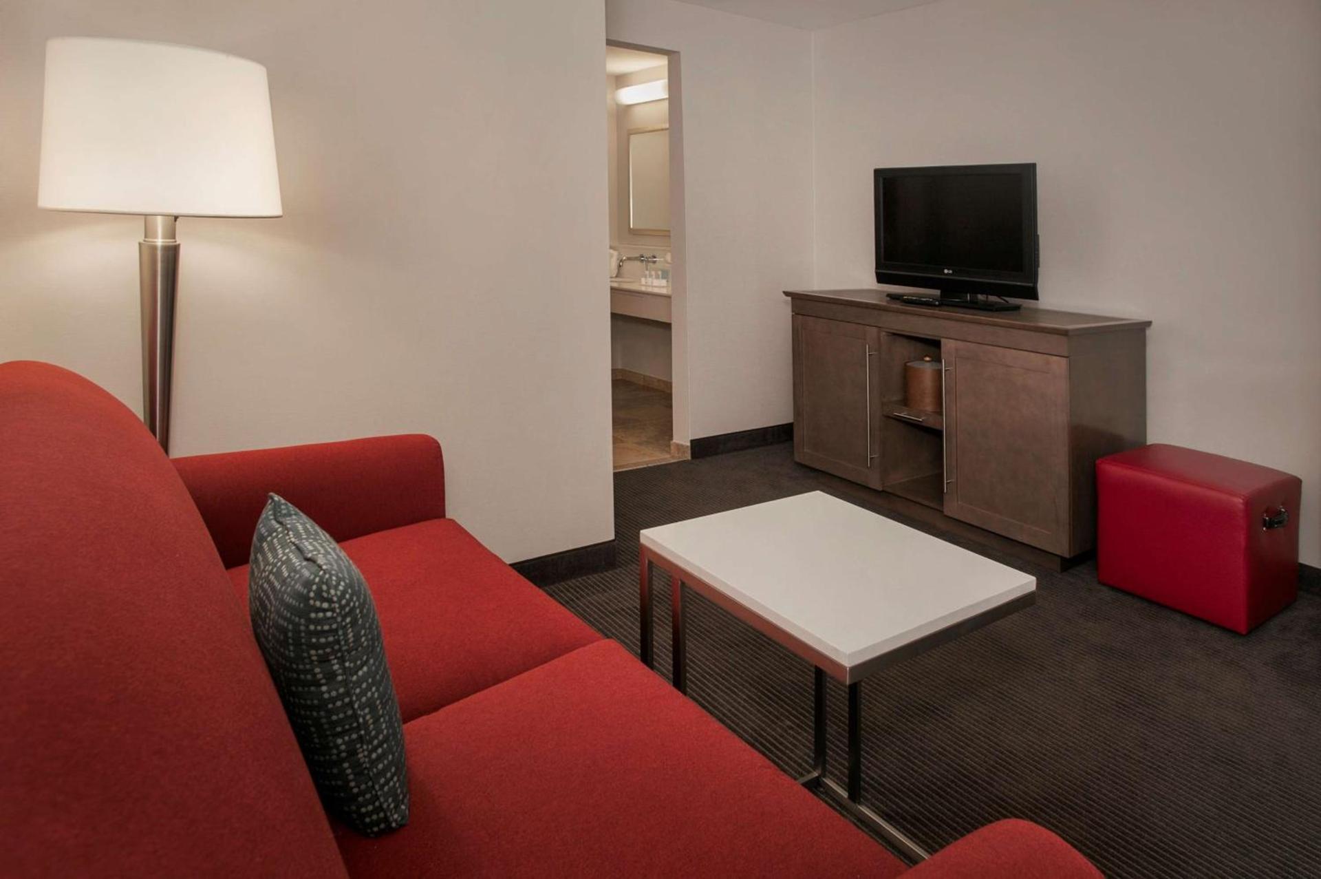 Hampton Inn & Suites Milwaukee Downtown photo 9