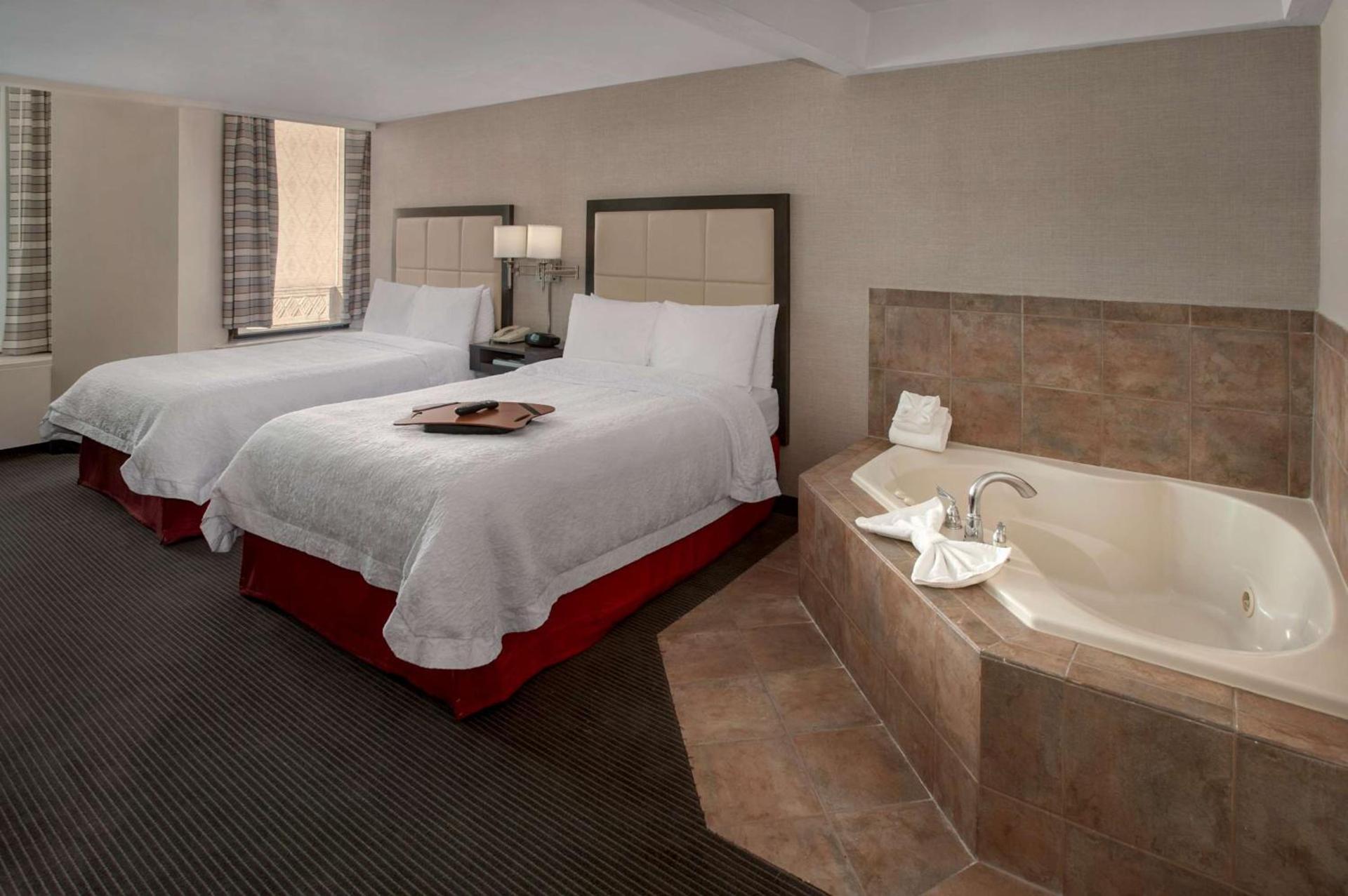 Hampton Inn & Suites Milwaukee Downtown photo 14