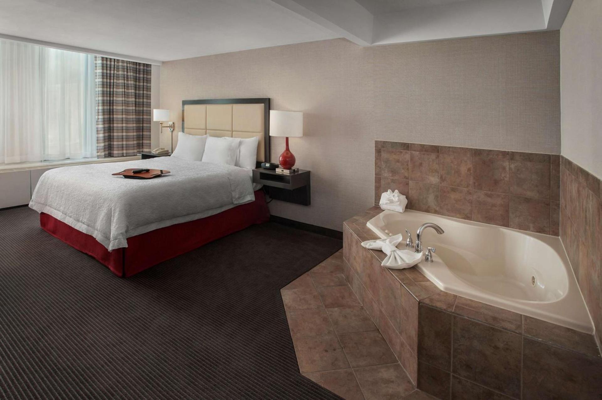 Hampton Inn & Suites Milwaukee Downtown photo 17