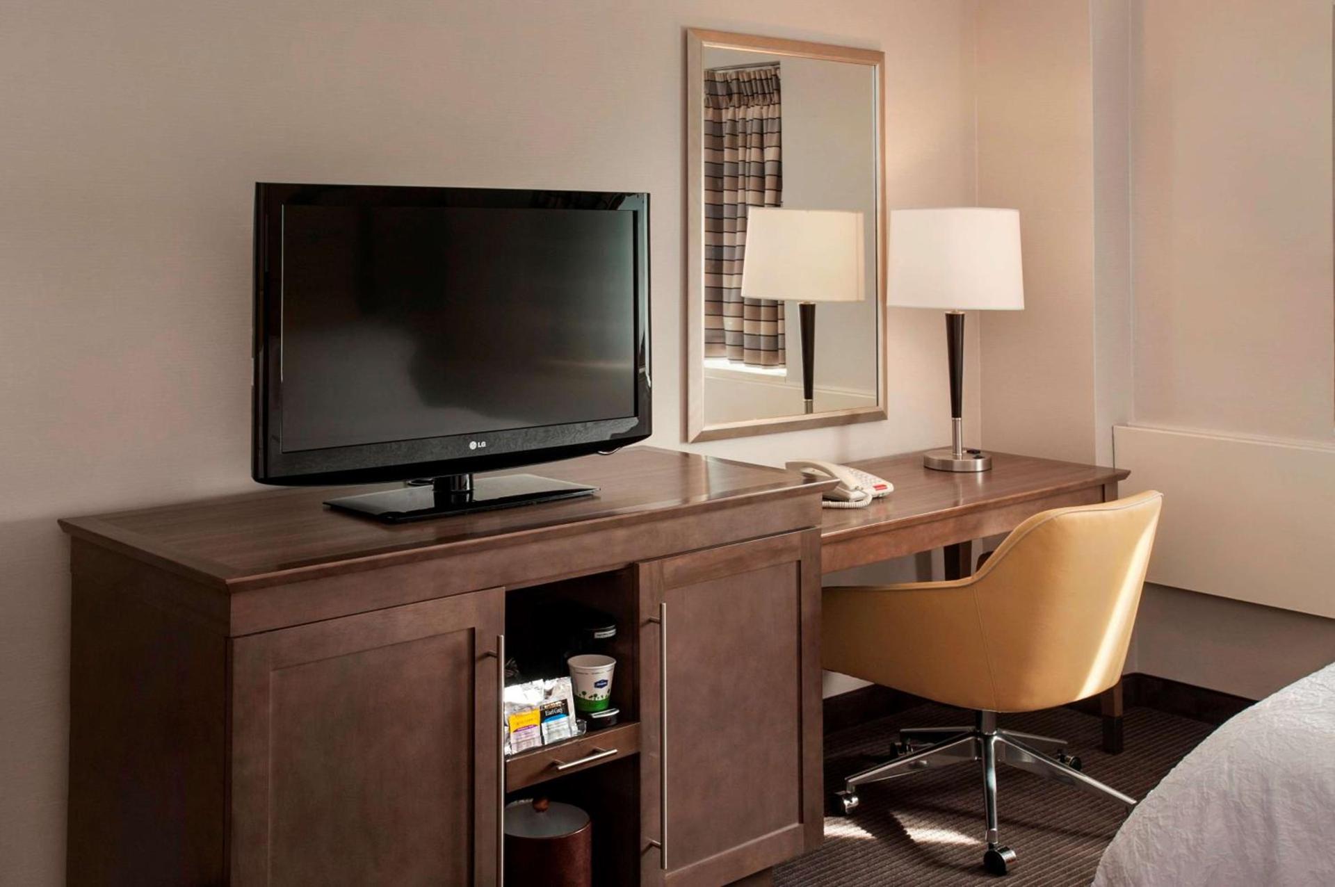 Hampton Inn & Suites Milwaukee Downtown photo 16