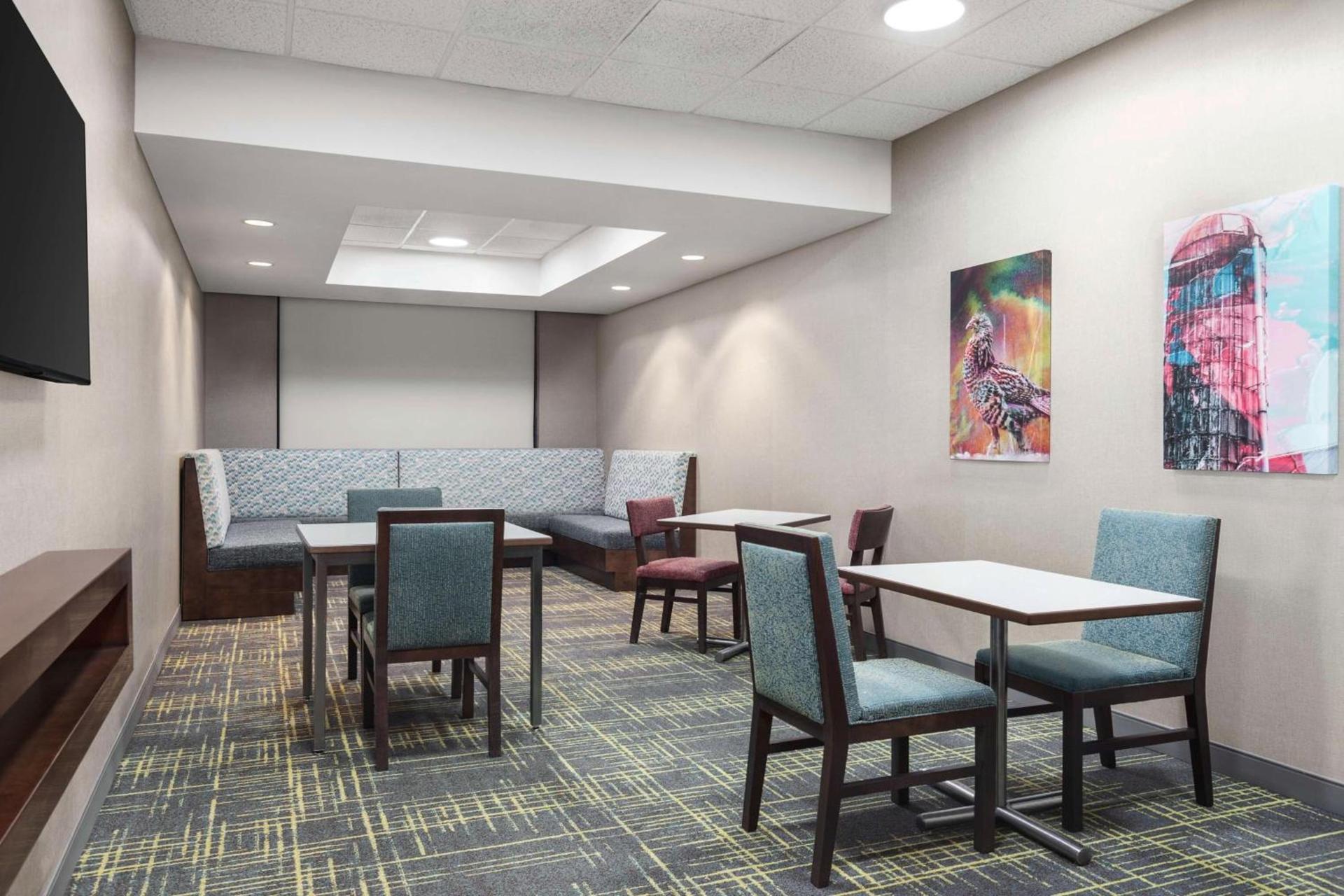 Hampton Inn Quakertown photo 28