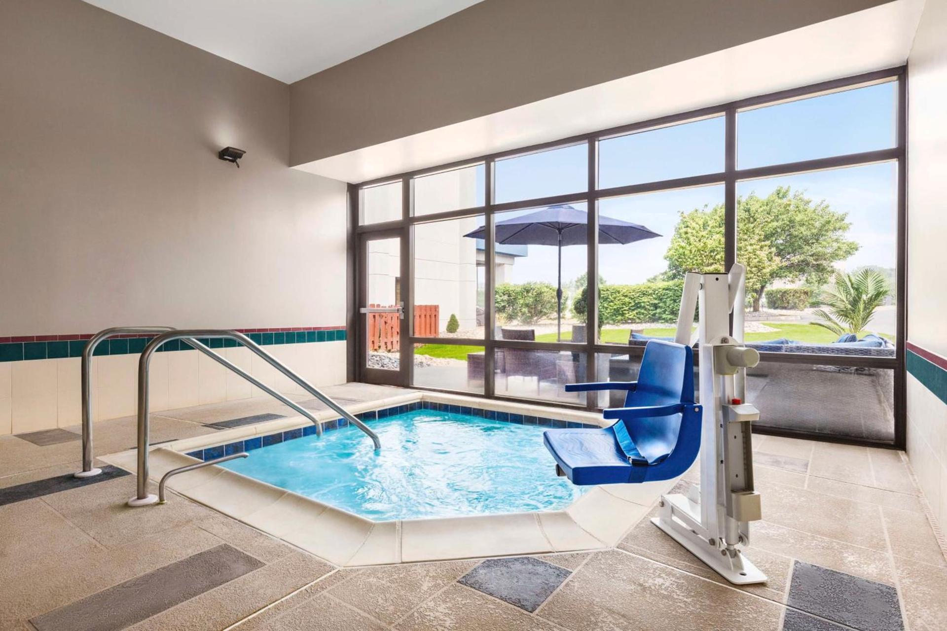 Hampton Inn Quakertown photo 29