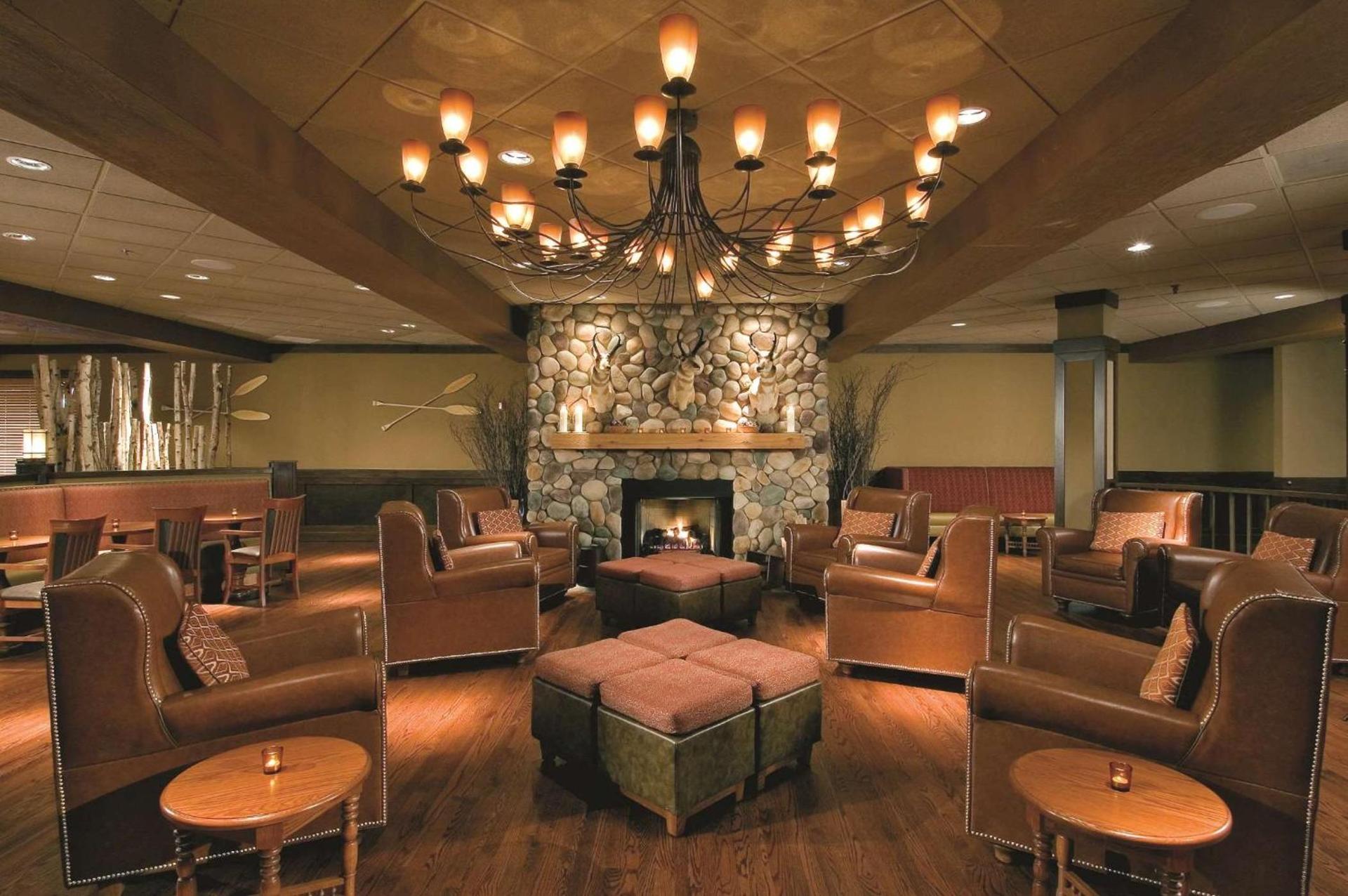 DoubleTree by Hilton Chicago - Arlington Heights photo 3