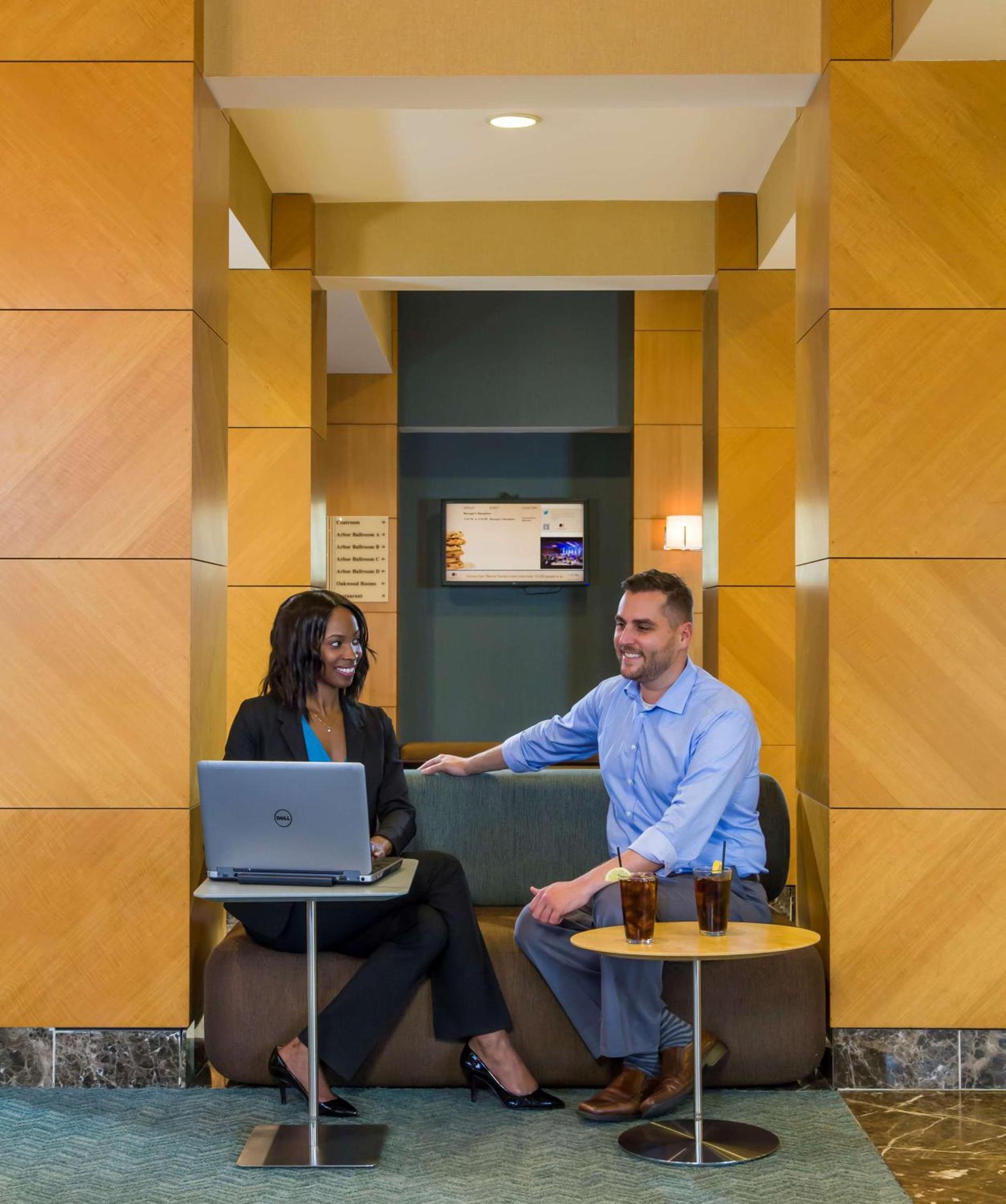 DoubleTree by Hilton Chicago - Arlington Heights photo 2