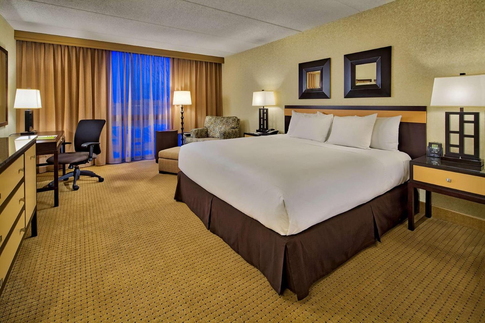 DoubleTree by Hilton Chicago - Arlington Heights photo 7