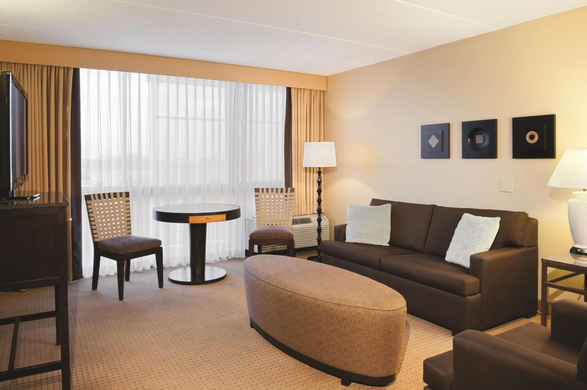 DoubleTree by Hilton Chicago - Arlington Heights photo 10