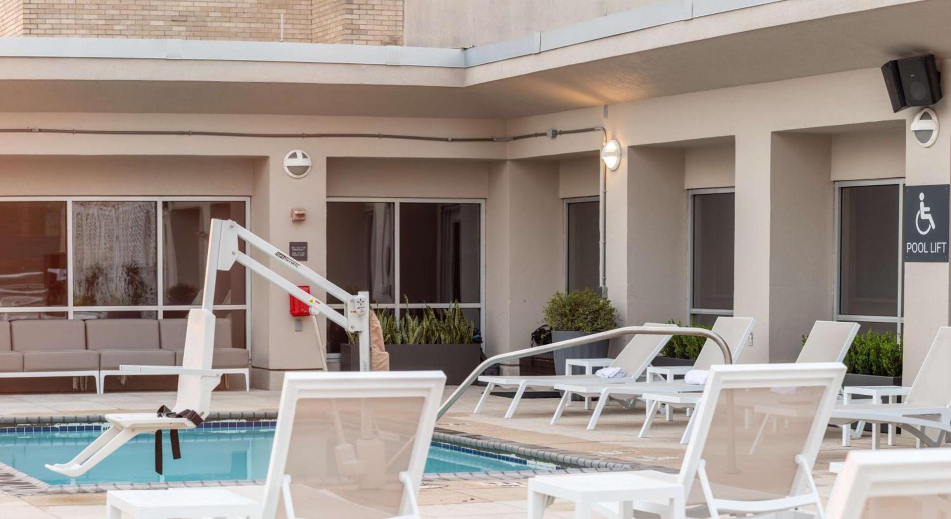 Hilton Garden Inn New Orleans French Quarter/CBD photo 7