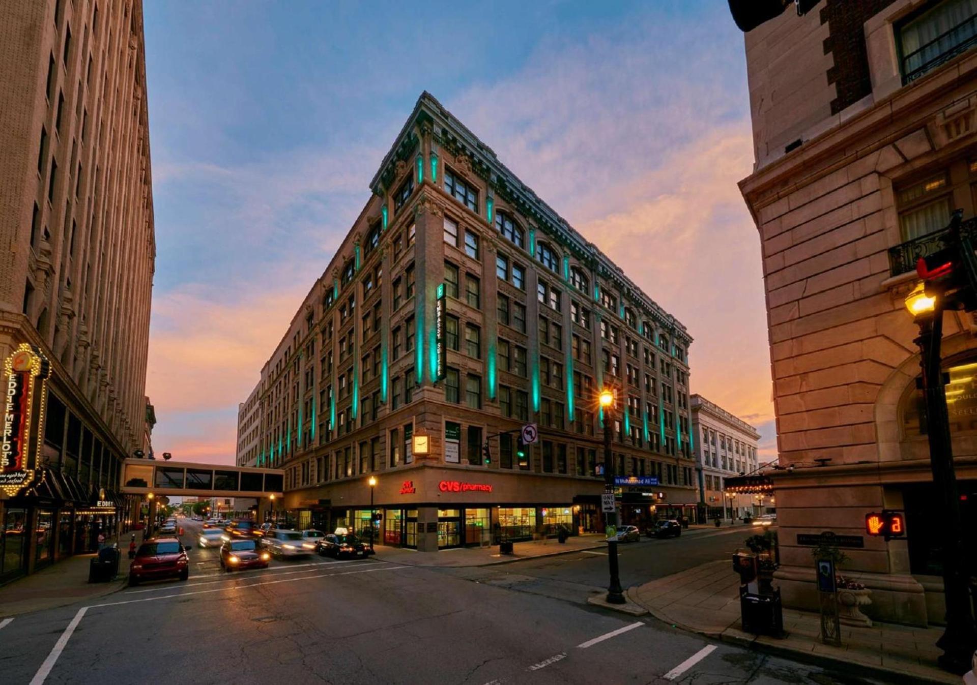 Embassy Suites Louisville Downtown photo 2