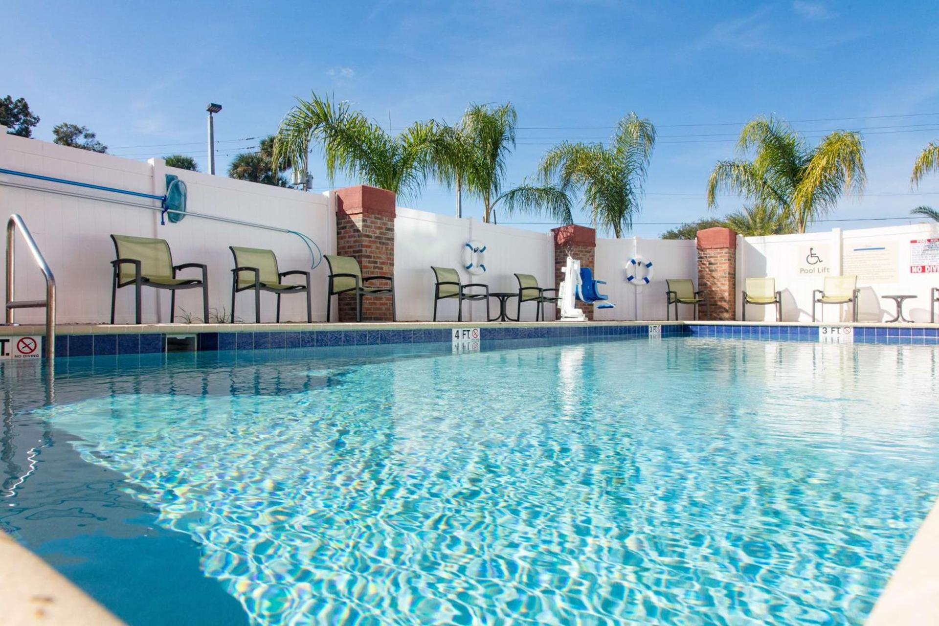 Hampton Inn - Palatka photo 8
