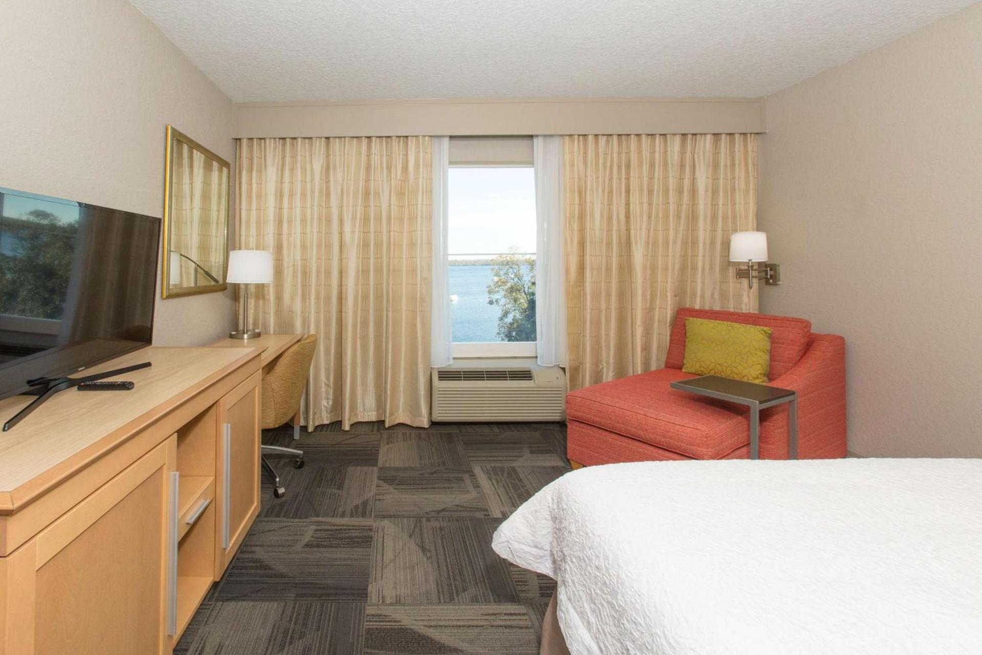 Hampton Inn - Palatka photo 18