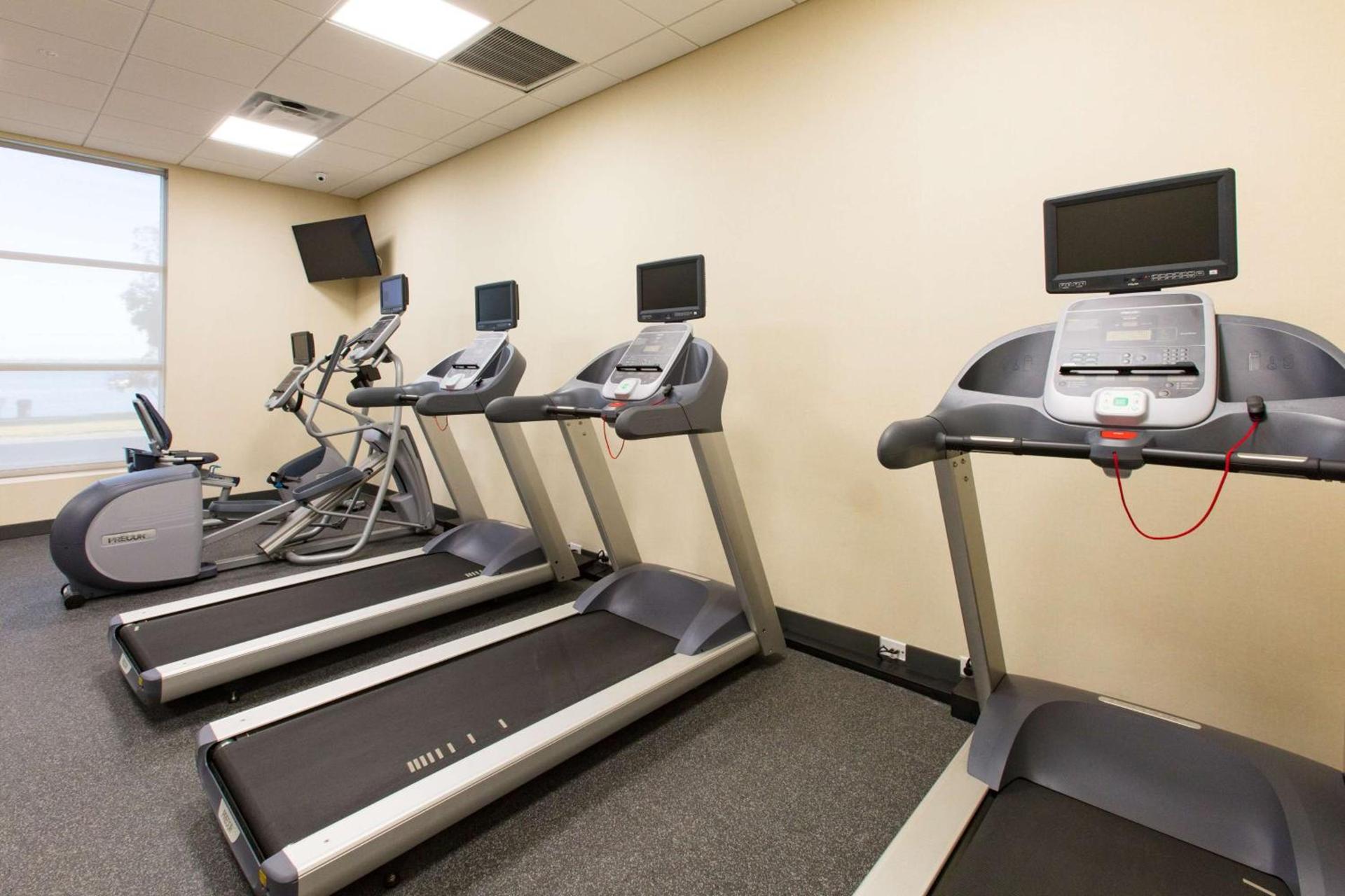 Hampton Inn - Palatka photo 16
