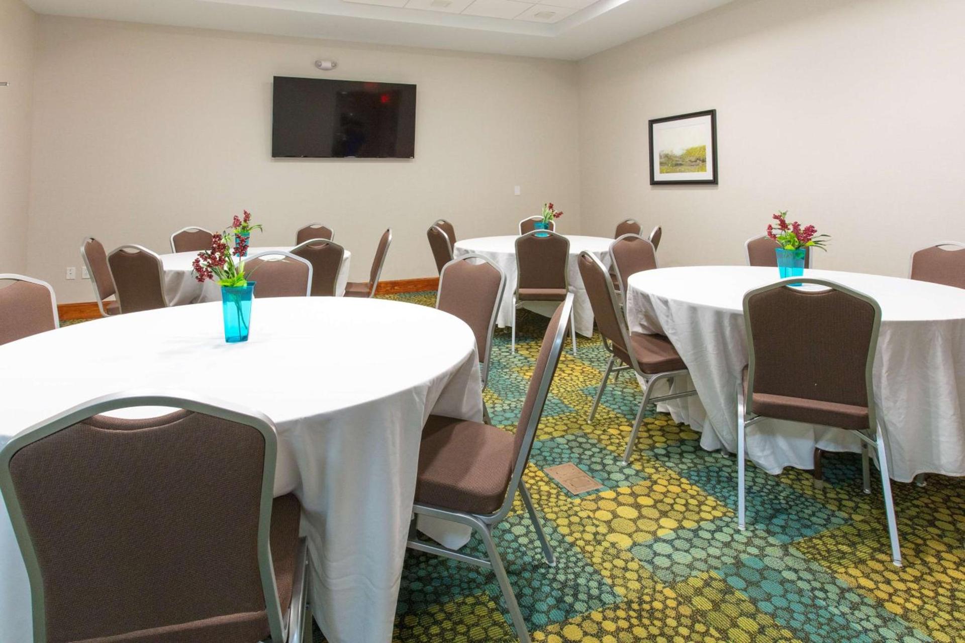 Hampton Inn - Palatka photo 37