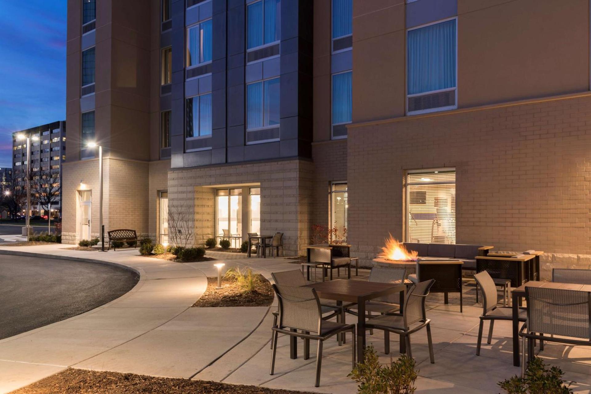 Hampton Inn & Suites Indianapolis-Keystone, IN photo 2