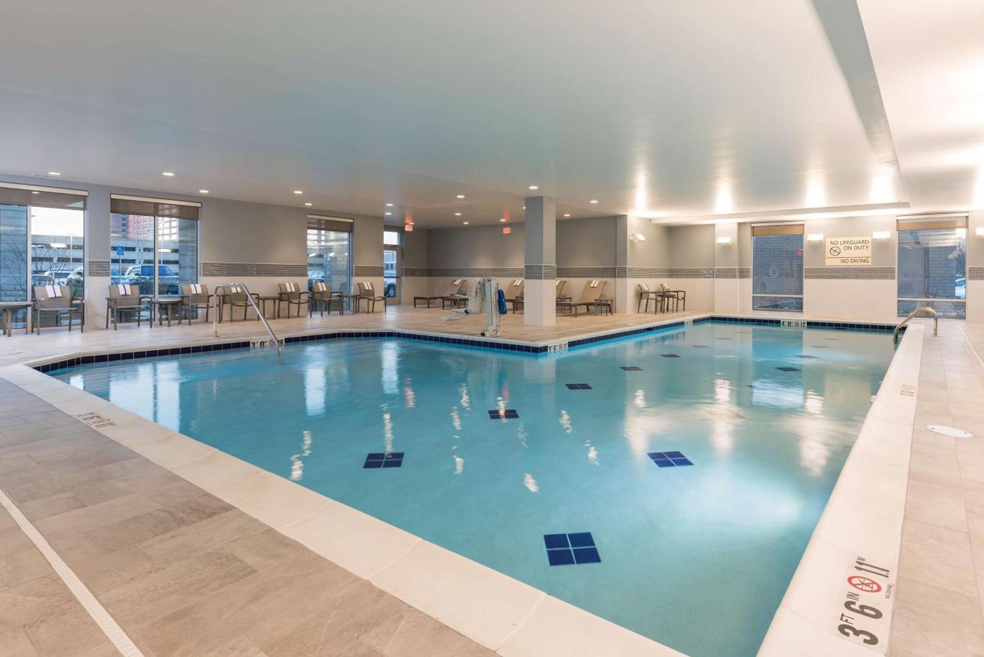 Hampton Inn & Suites Indianapolis-Keystone, IN photo 7