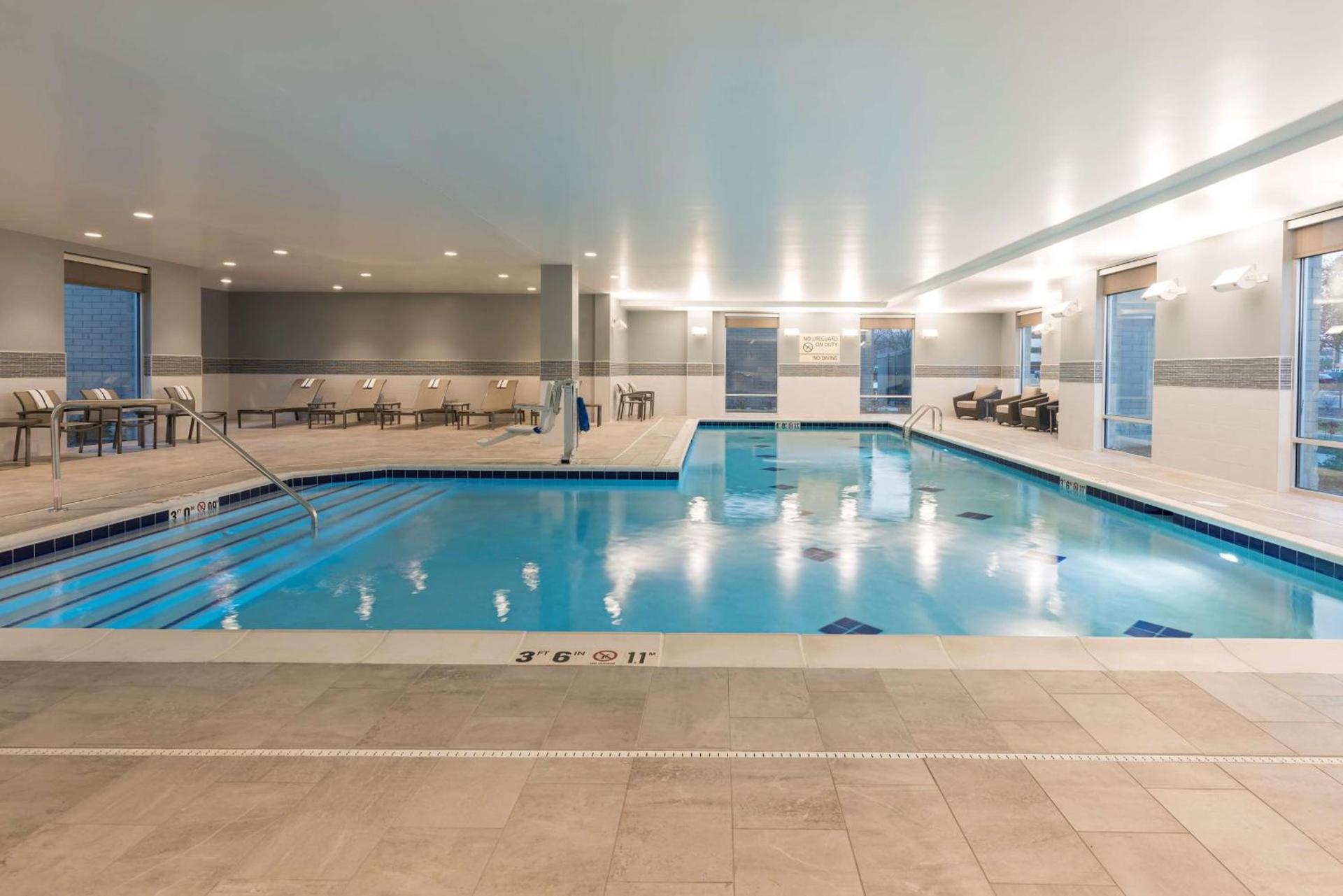 Hampton Inn & Suites Indianapolis-Keystone, IN photo 8