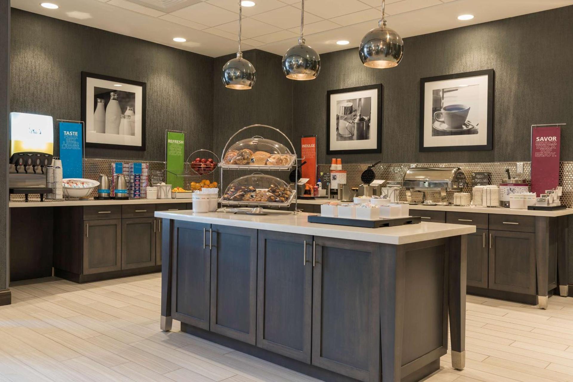 Hampton Inn & Suites Indianapolis-Keystone, IN photo 12