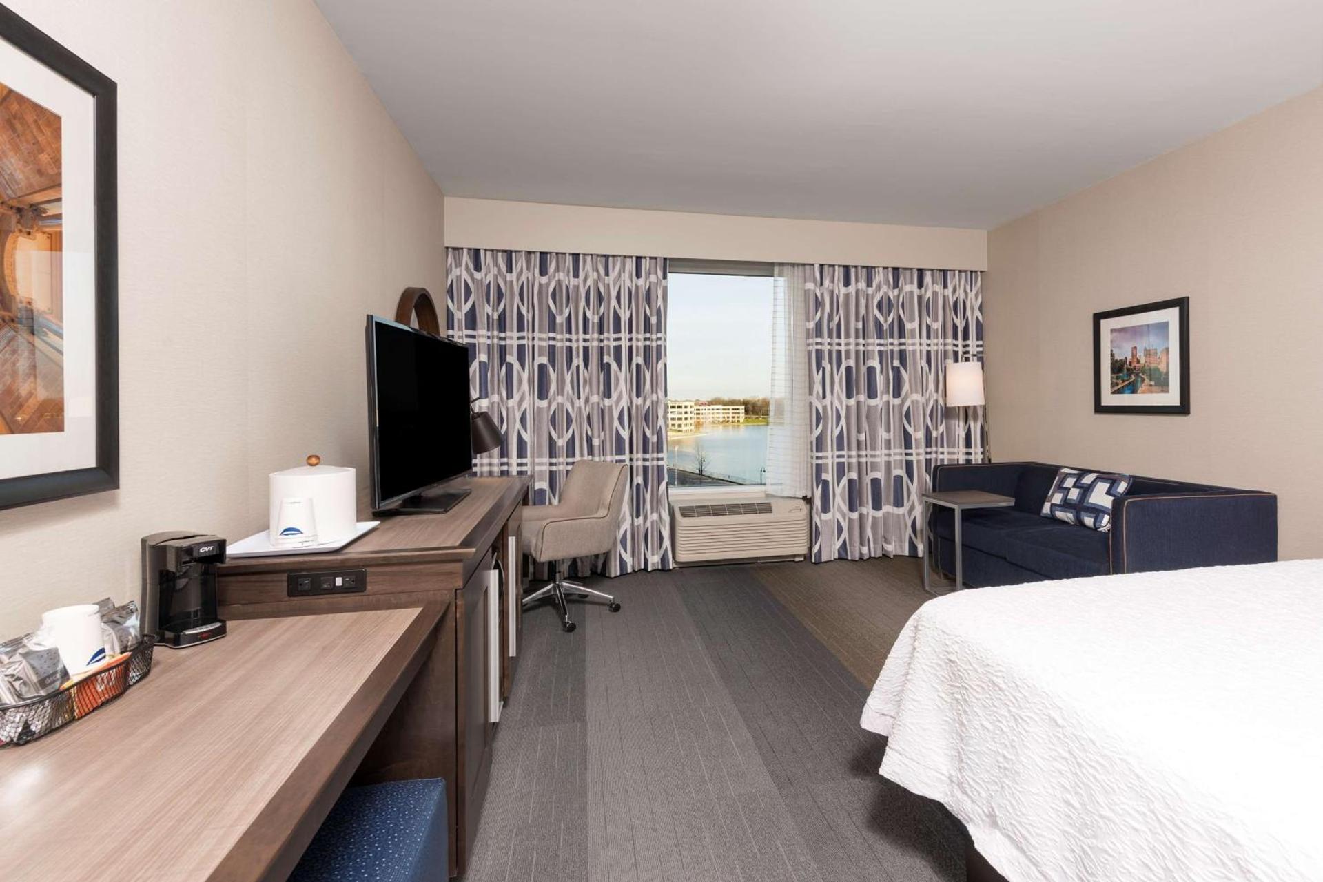 Hampton Inn & Suites Indianapolis-Keystone, IN photo 21