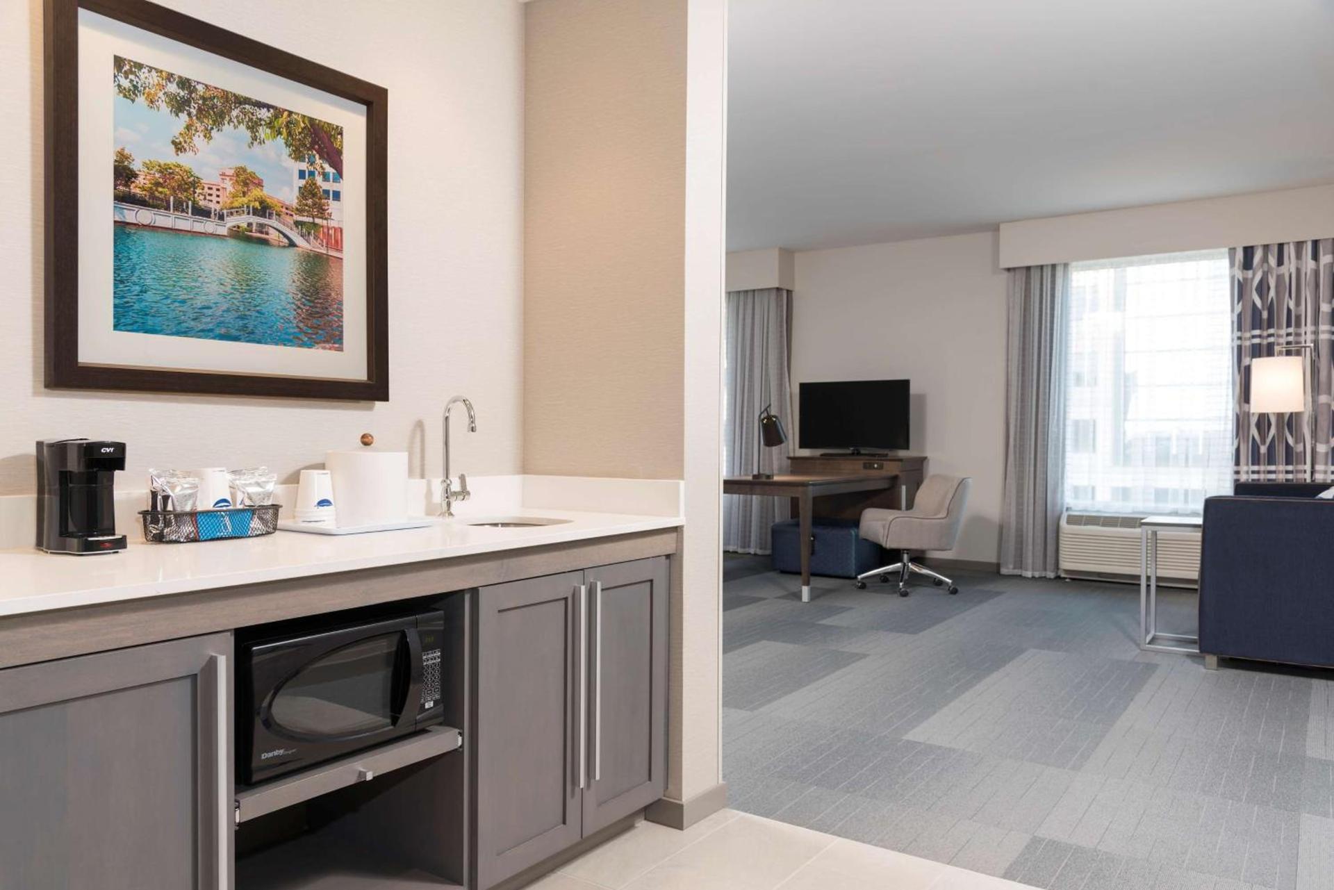Hampton Inn & Suites Indianapolis-Keystone, IN photo 40