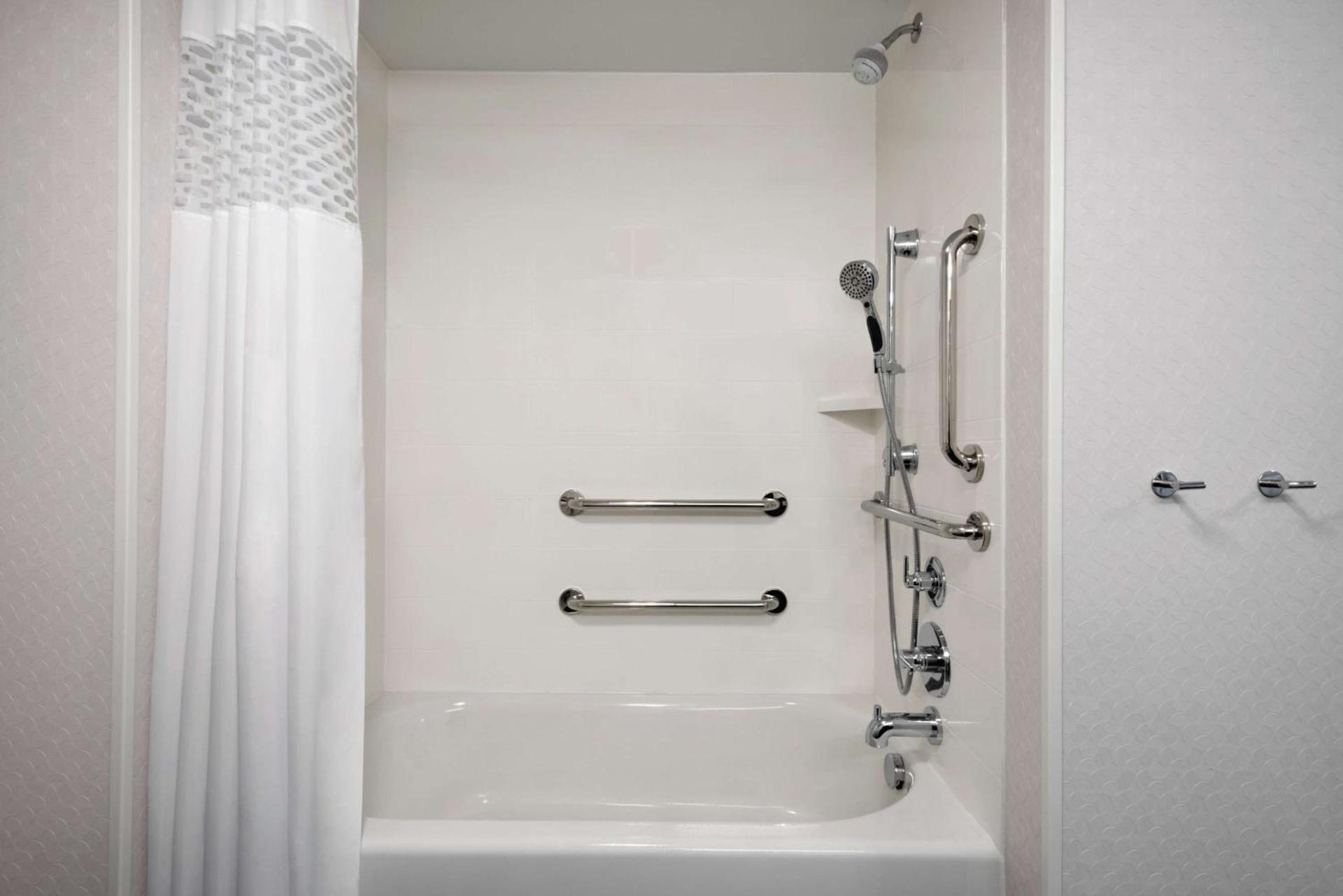 Hampton Inn Champaign Southwest photo 19