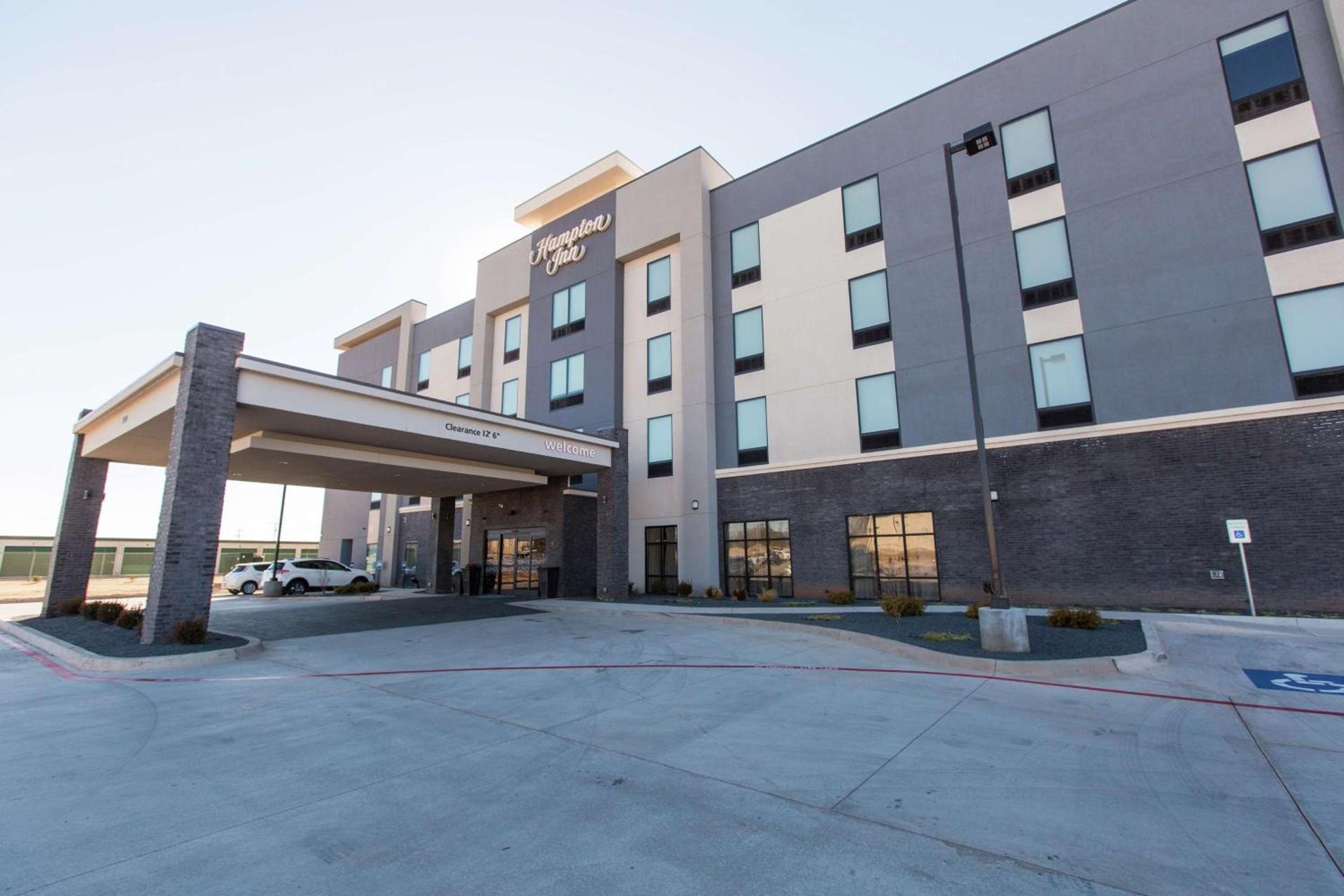 Hampton Inn Mustang photo 2