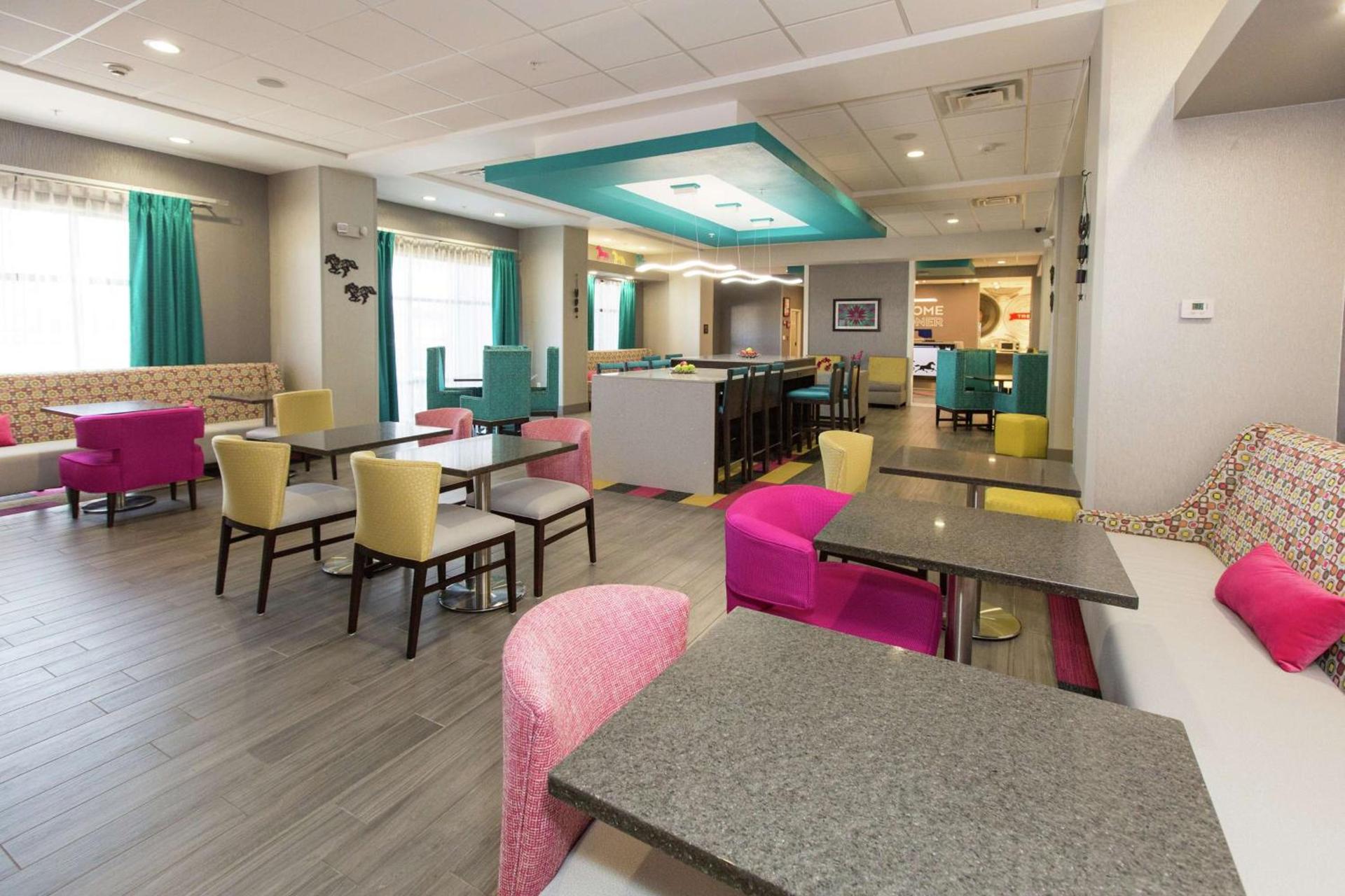 Hampton Inn Mustang photo 3