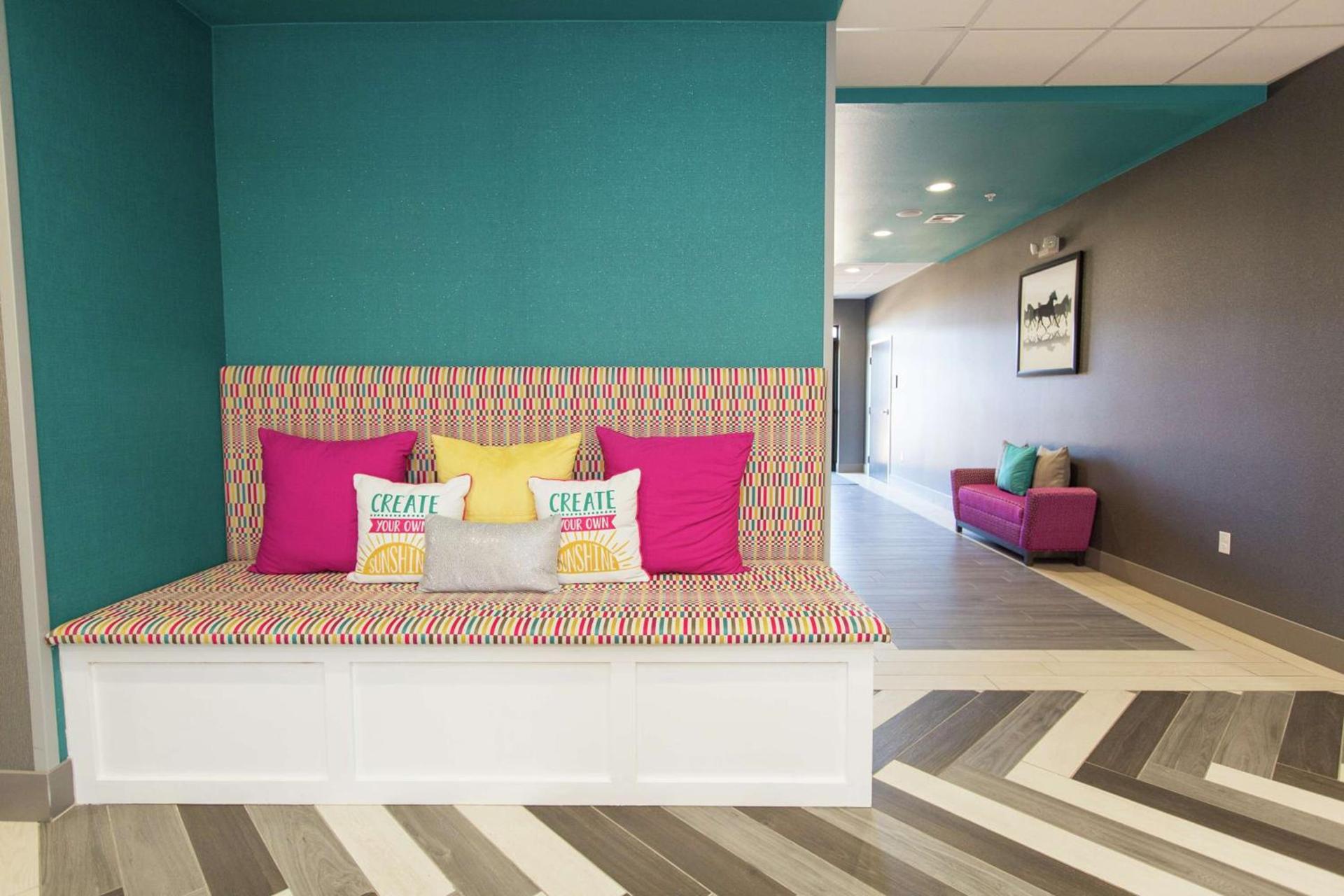 Hampton Inn Mustang photo 4