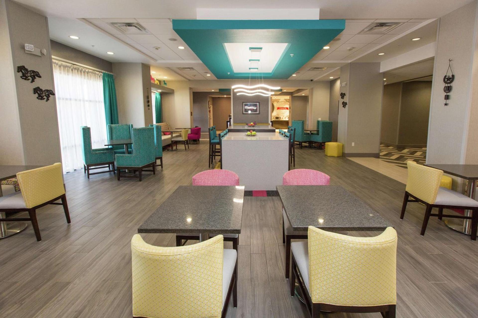 Hampton Inn Mustang photo 5