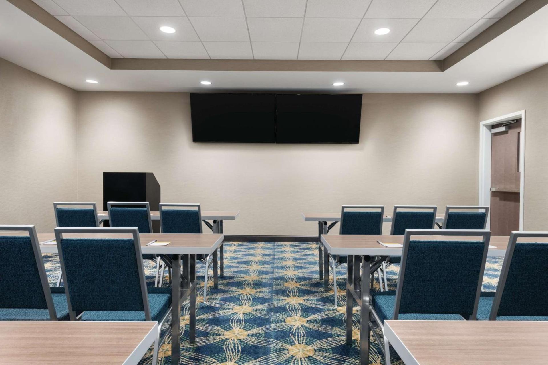 Hampton Inn Champaign Southwest photo 32