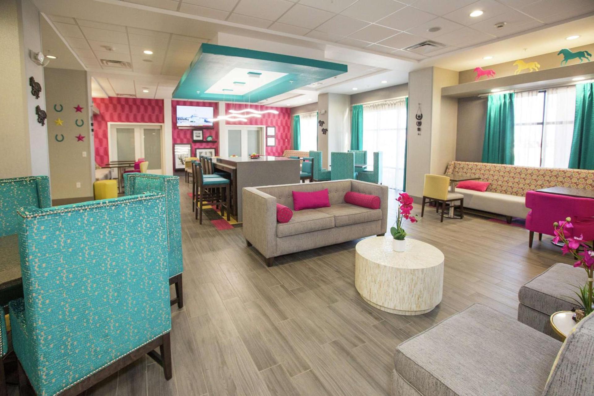 Hampton Inn Mustang photo 7