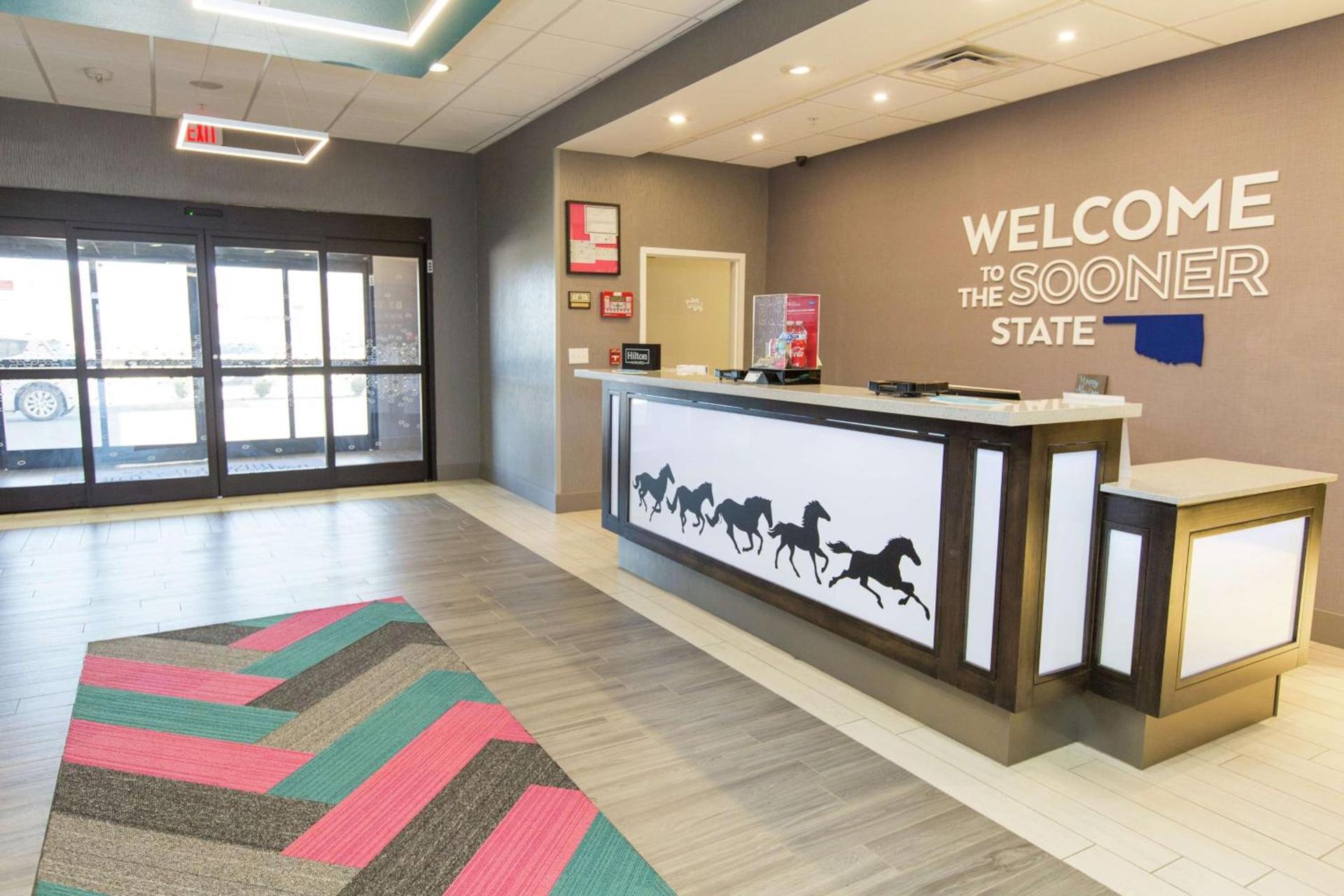Hampton Inn Mustang photo 8
