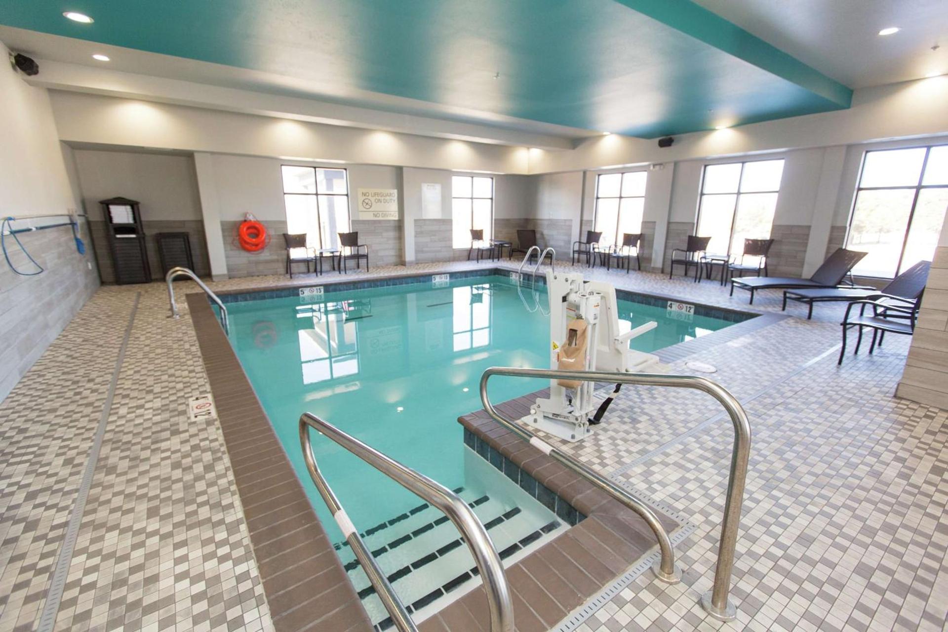 Hampton Inn Mustang photo 9