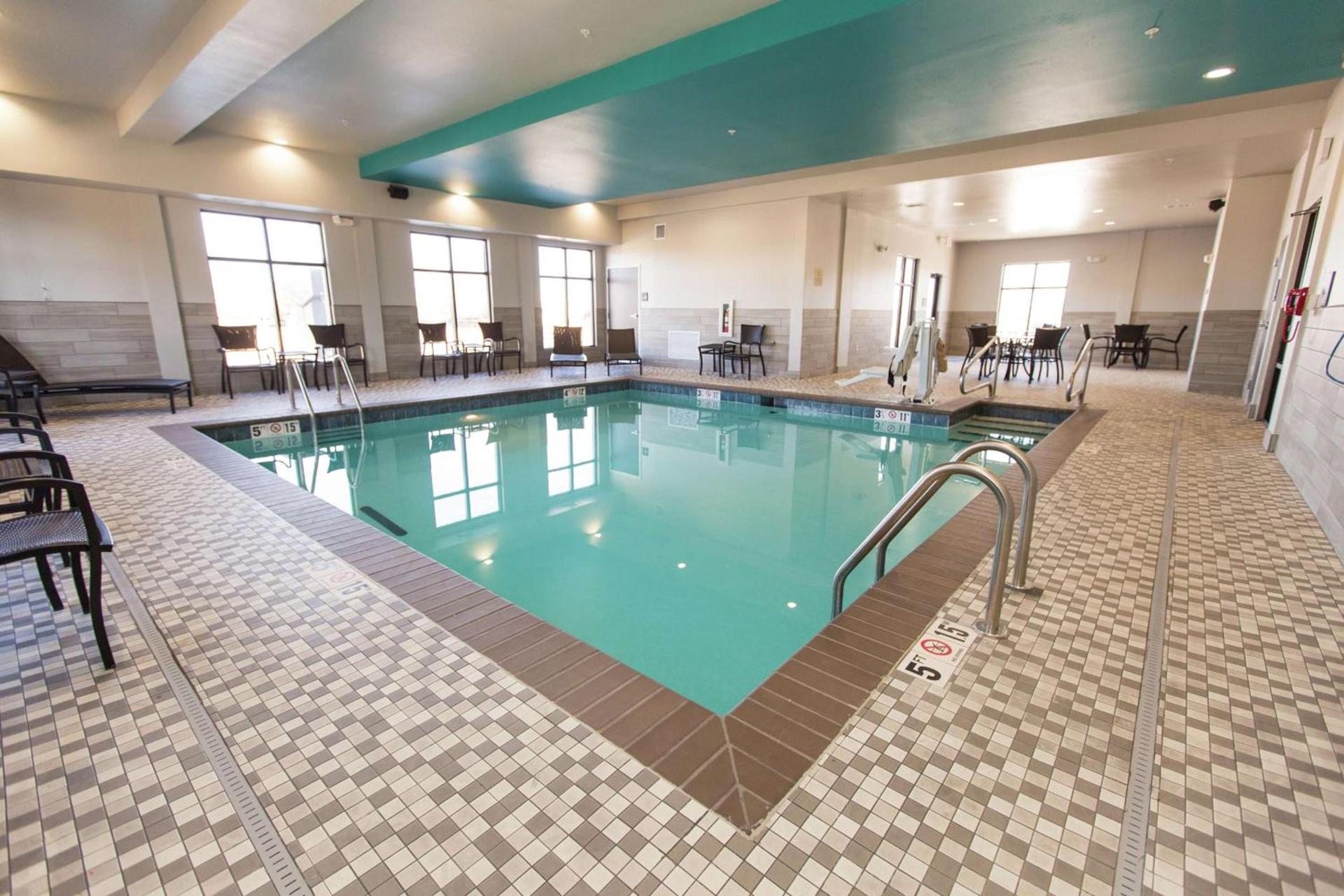 Hampton Inn Mustang photo 13