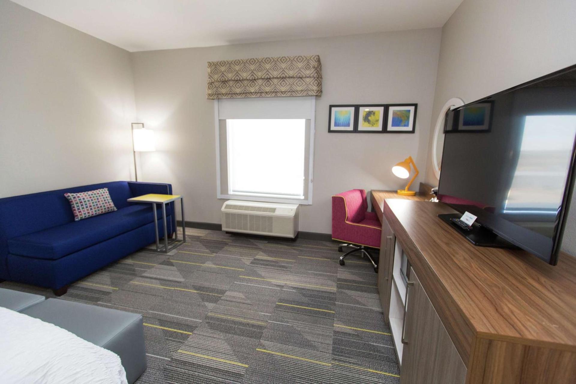 Hampton Inn Mustang photo 22