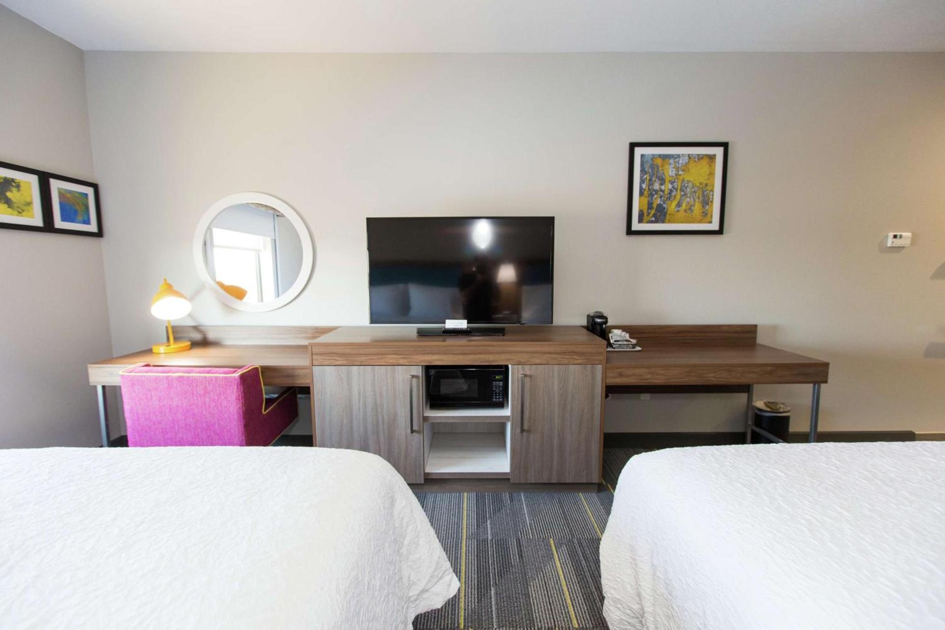 Hampton Inn Mustang photo 24