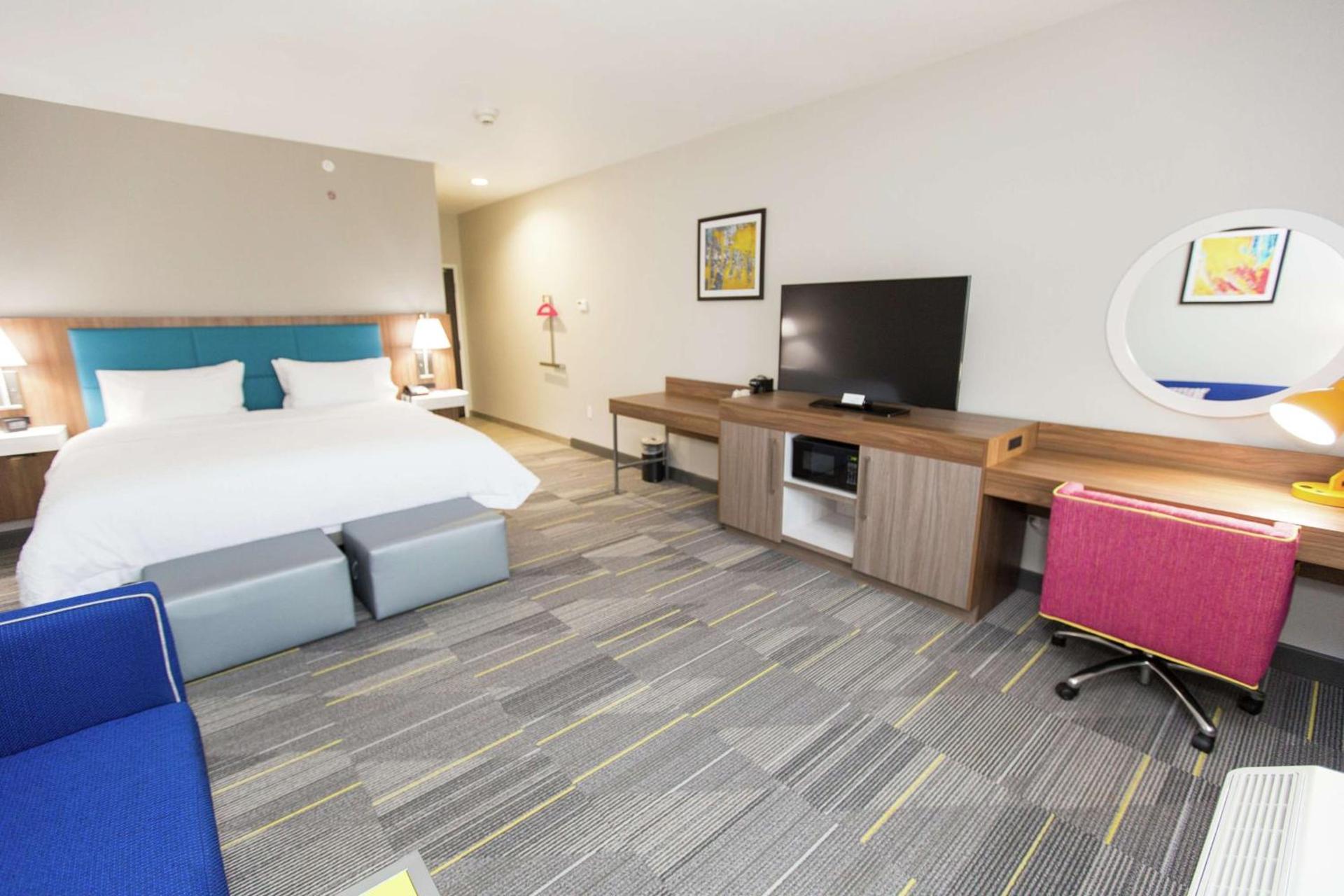 Hampton Inn Mustang photo 25